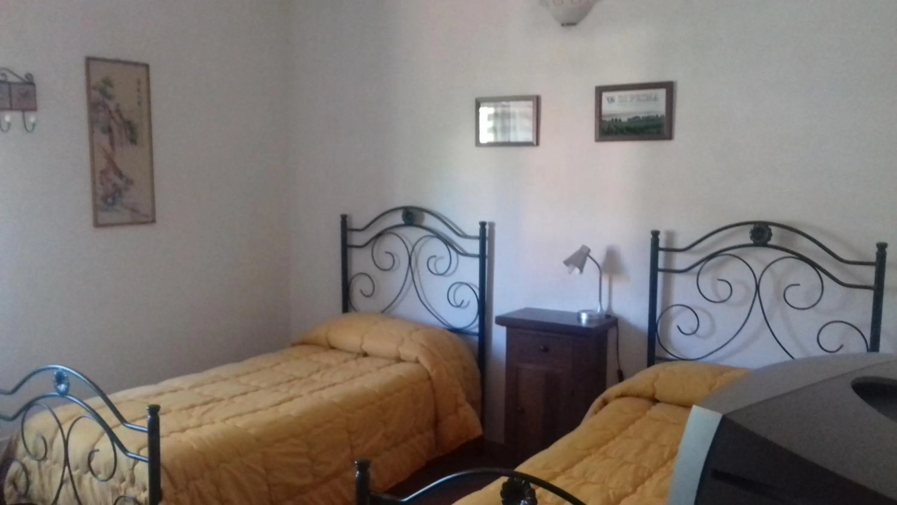 Photo of the whole room, Bed in La Regina di Adrano