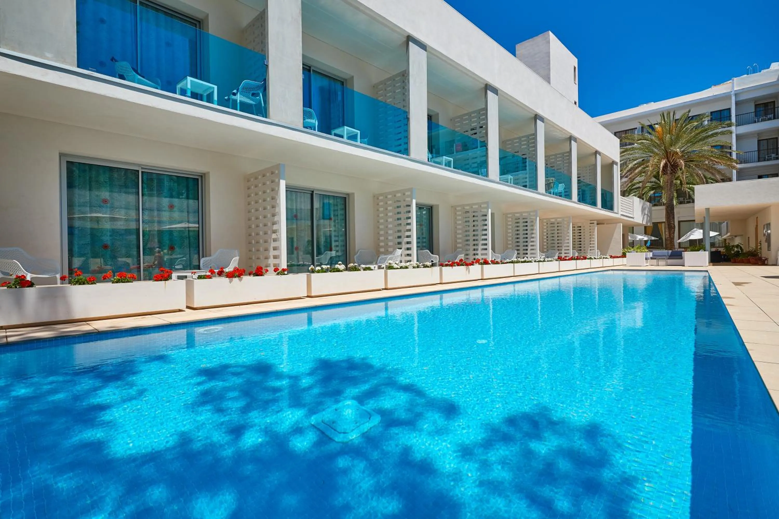 Swimming pool in Hotel Moré