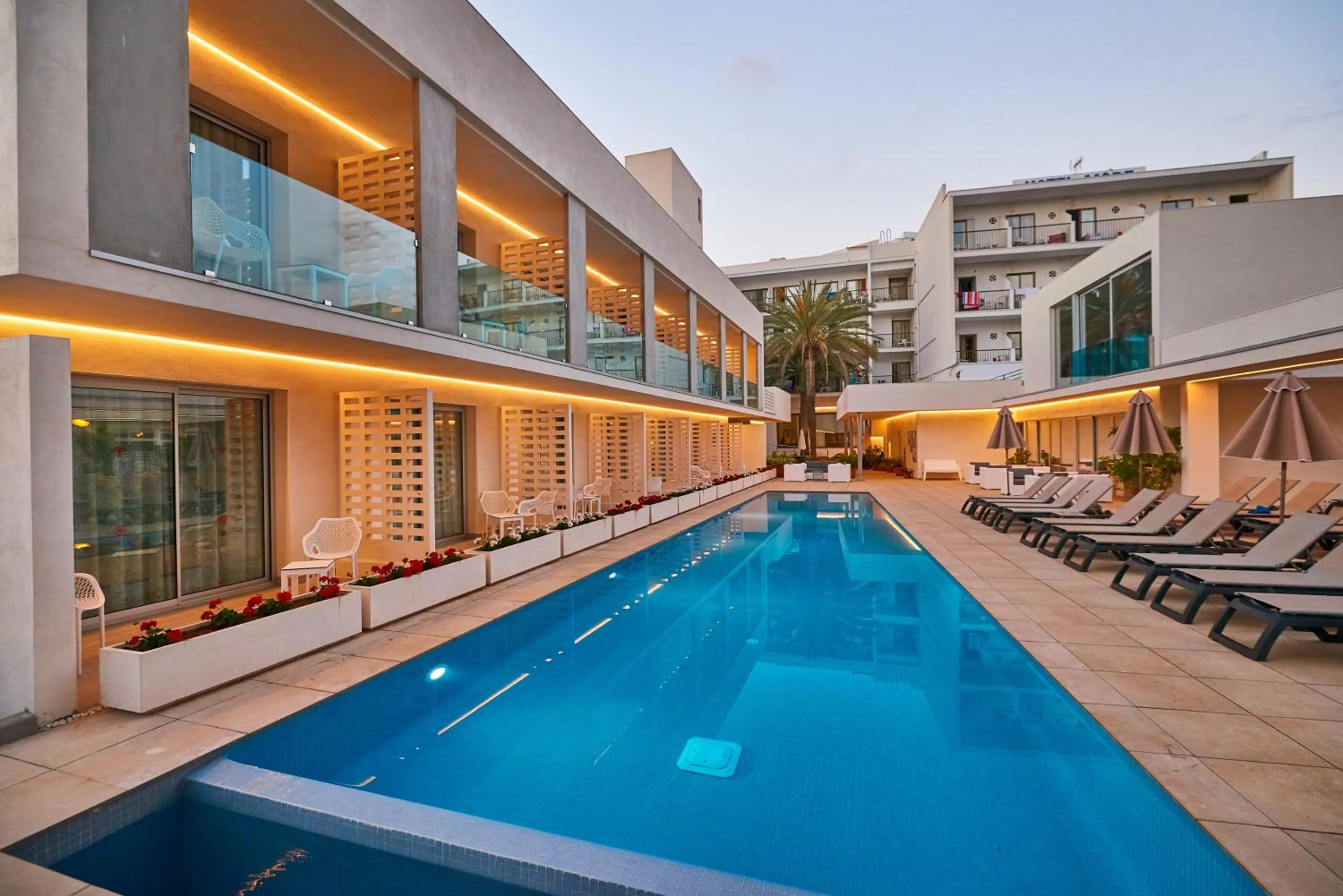 Swimming pool in Hotel Moré