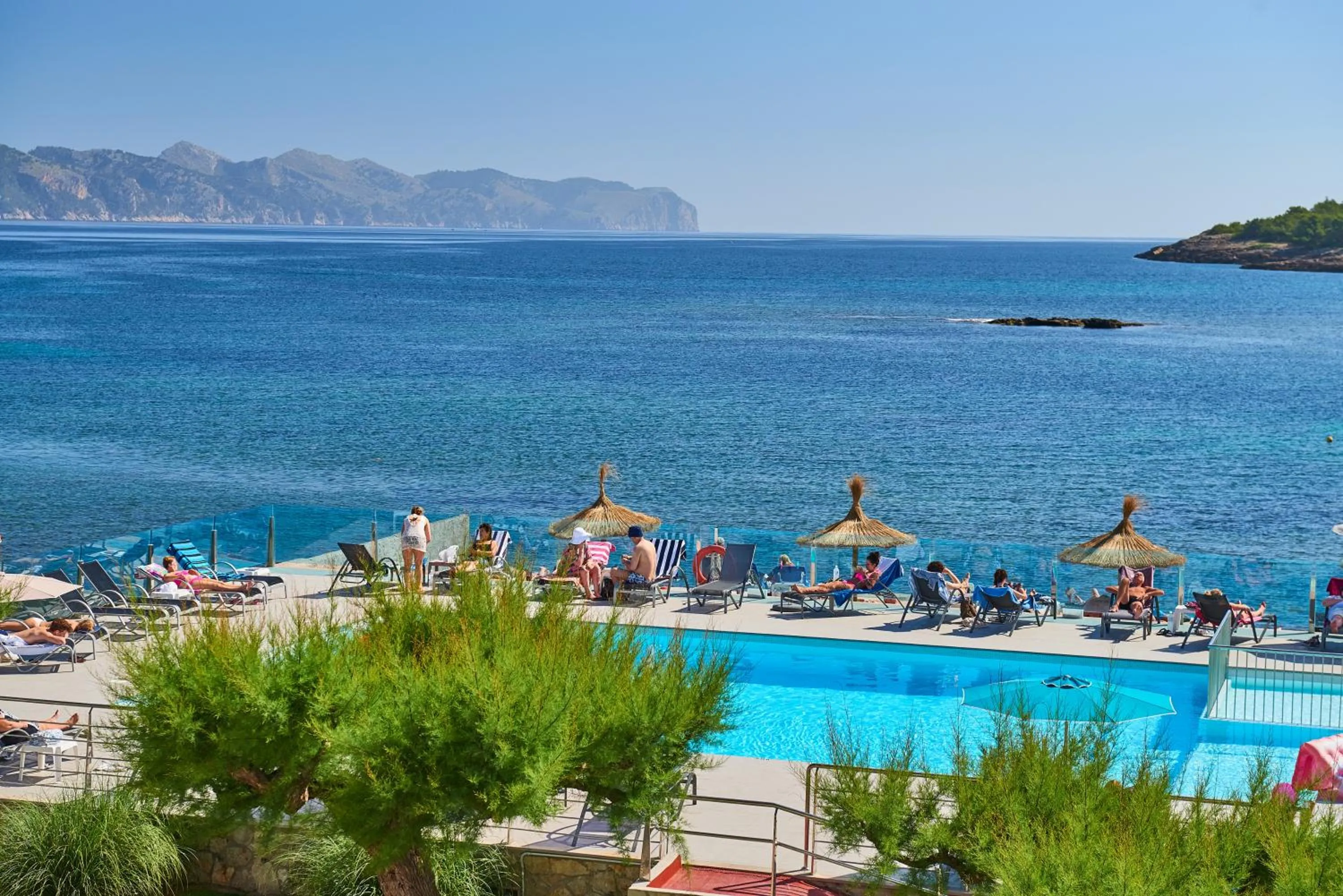 Pool view in Hotel Moré