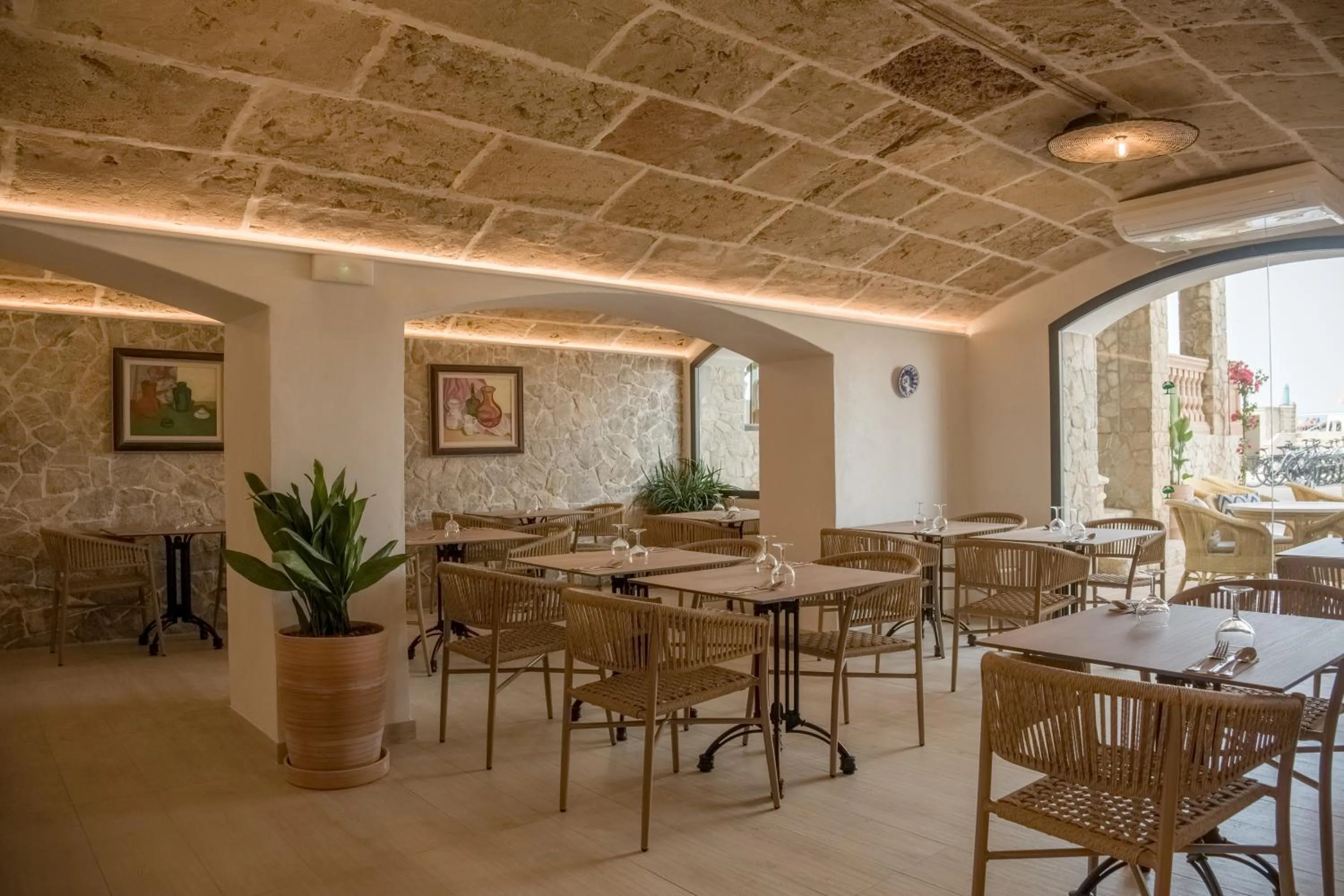 Restaurant/places to eat in Hotel Moré