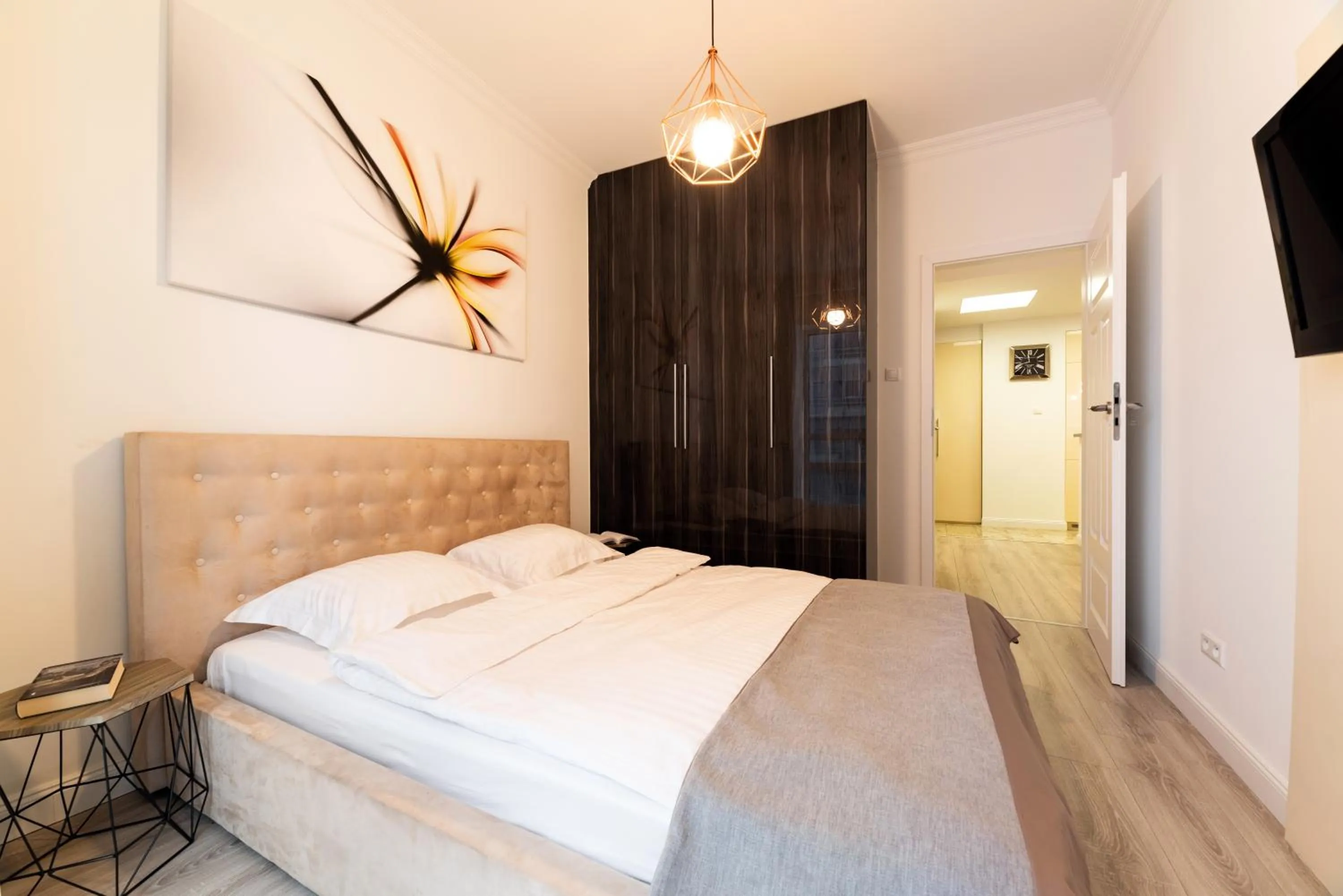 Bedroom, Bed in Platinum Towers Central Apartments