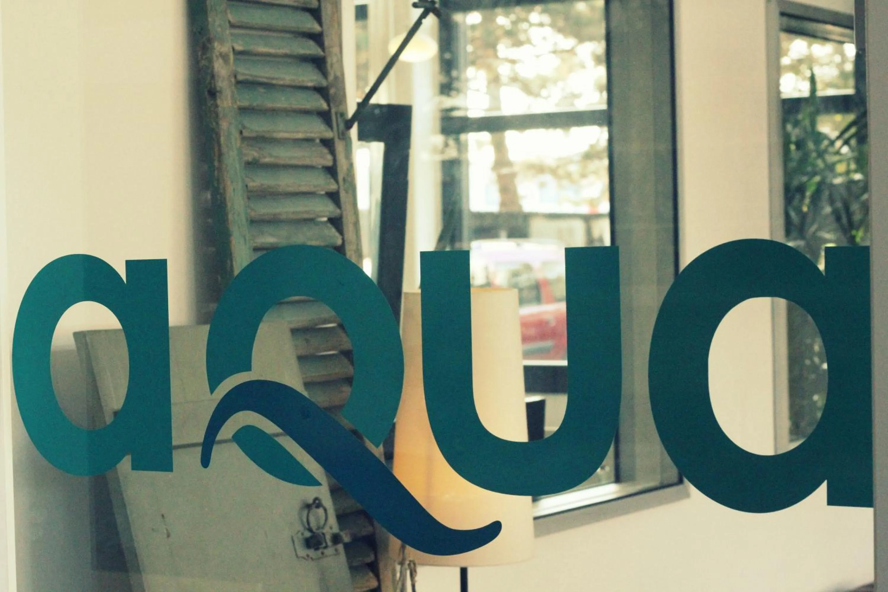 Restaurant/places to eat in Aqua Hotel