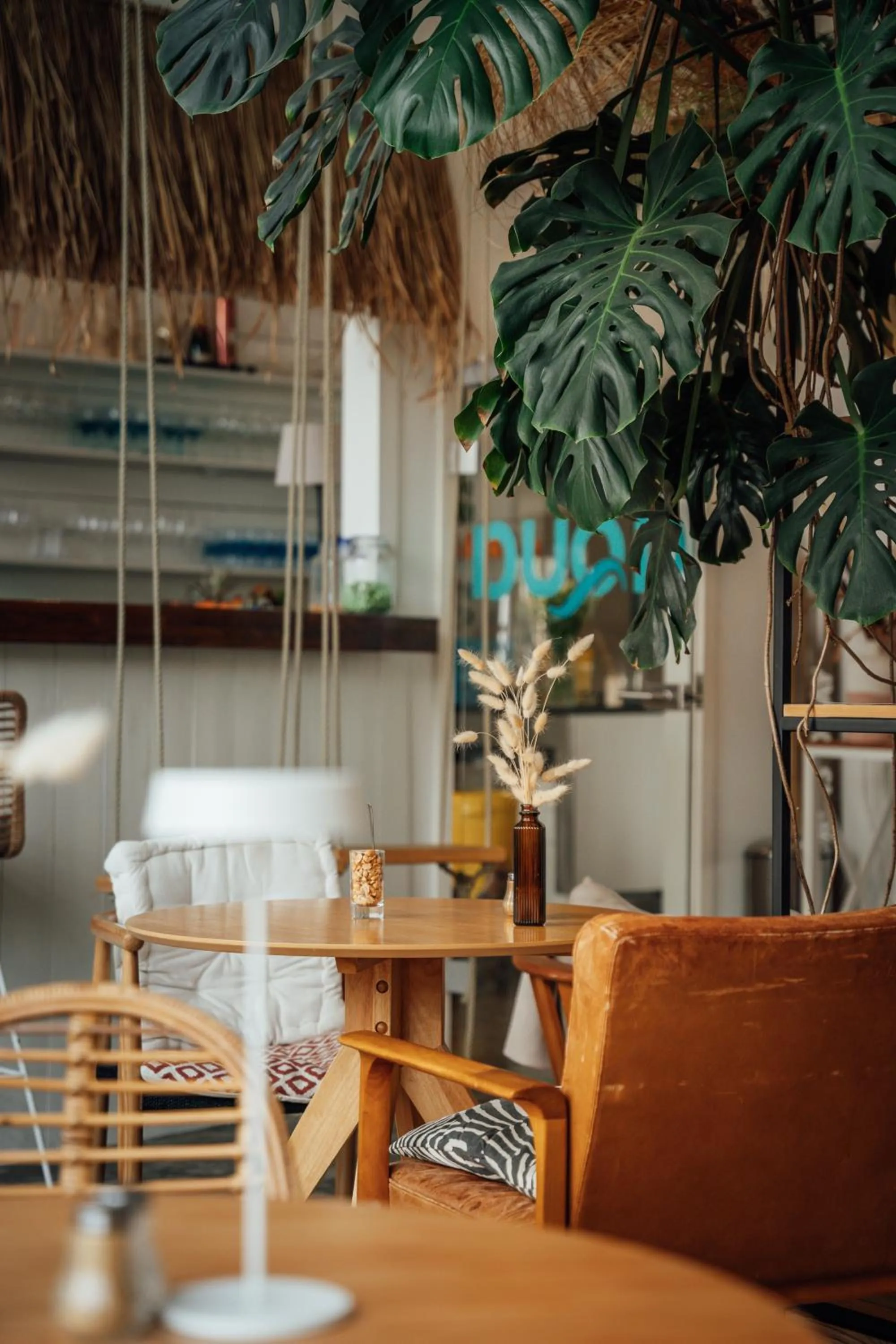 Restaurant/places to eat in Aqua Hotel