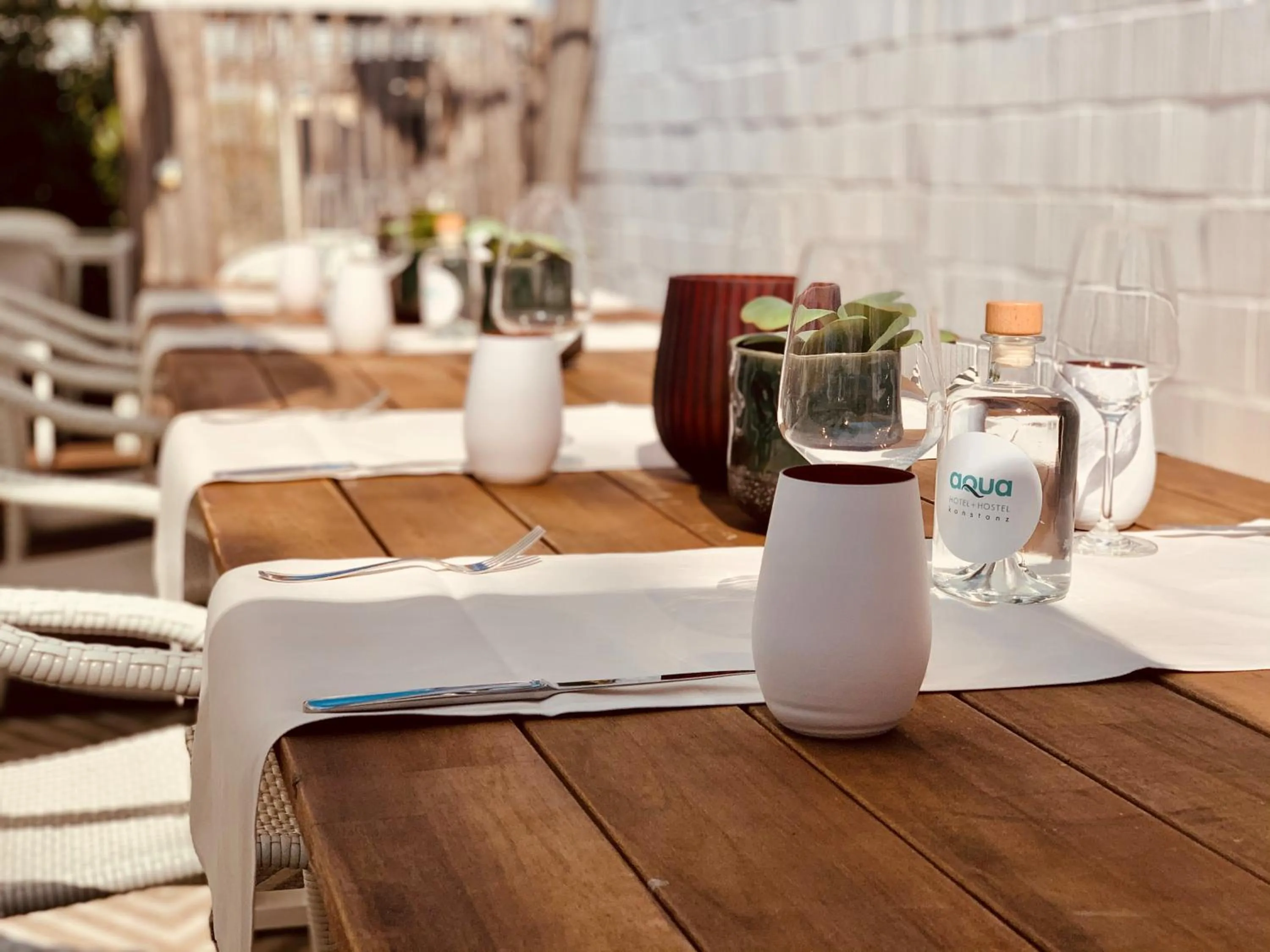 Restaurant/places to eat in Aqua Hotel