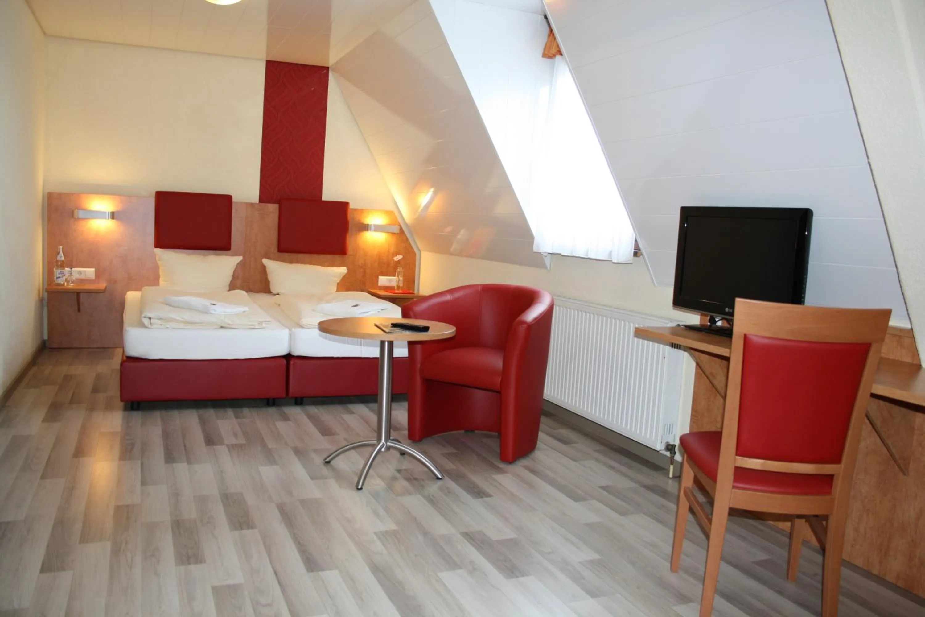 Photo of the whole room, Bed in Landhotel Küffner