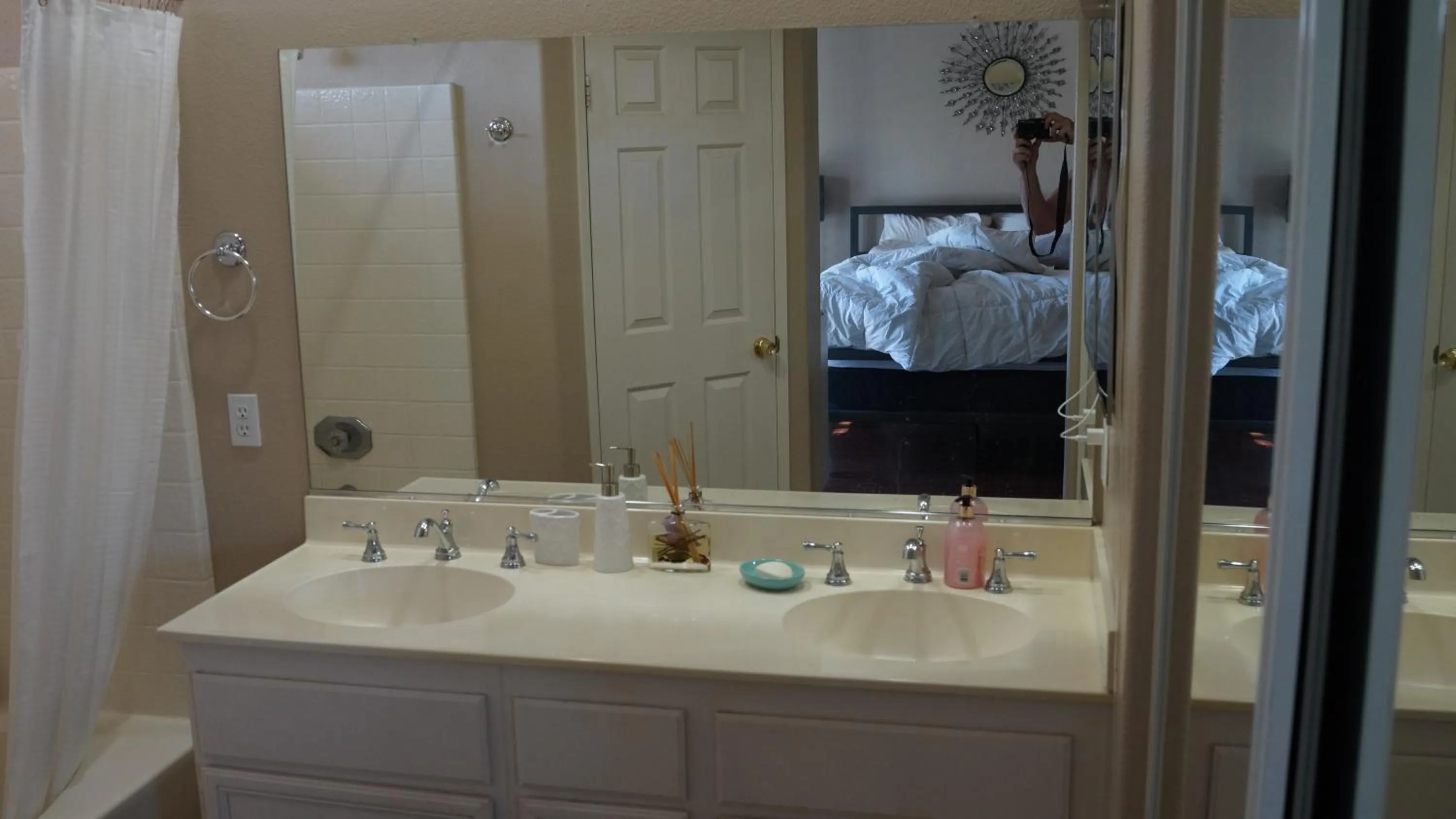 Bathroom in 3 bedroom house with Private Pool, Spa&Golf Course!