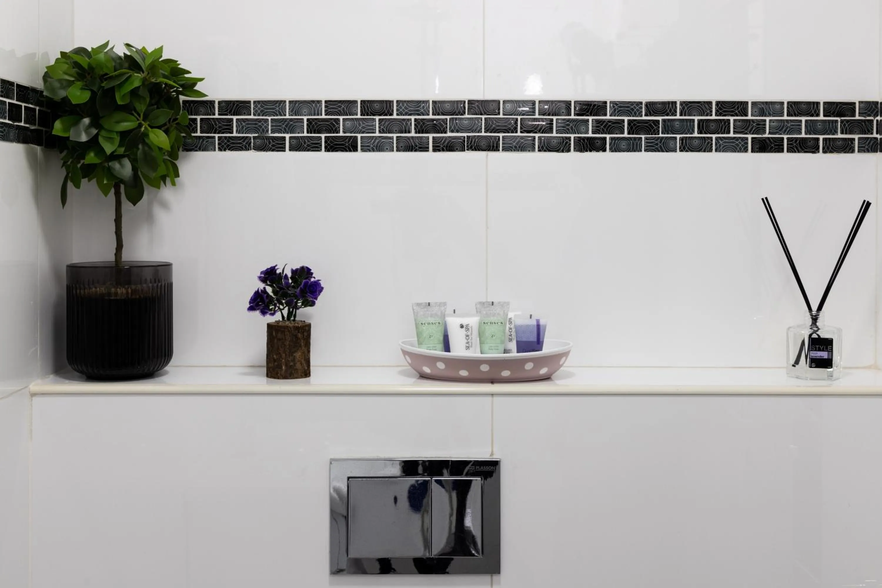 Bathroom in Domus Bat Galim Hotel