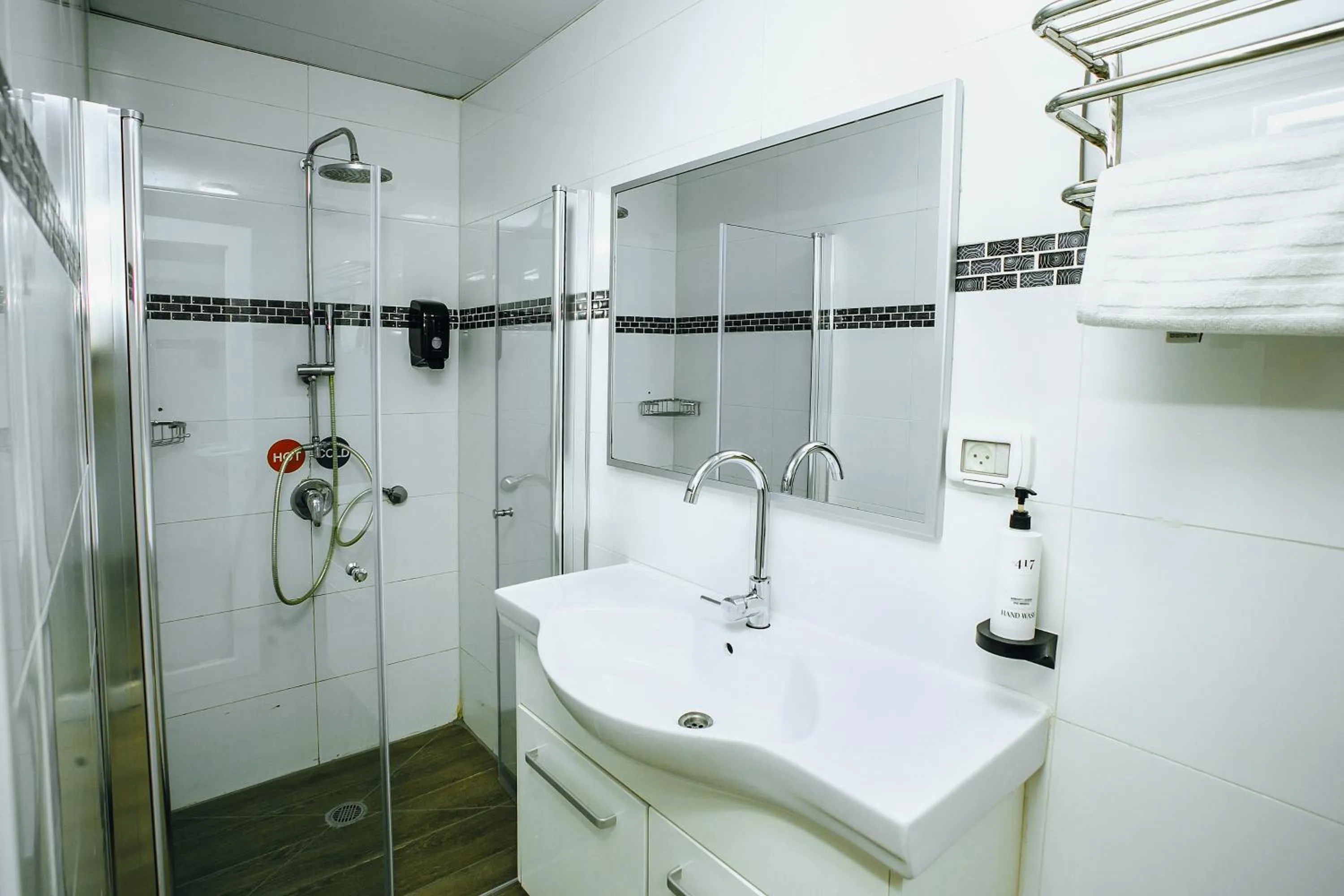 Shower in Domus Bat Galim Hotel