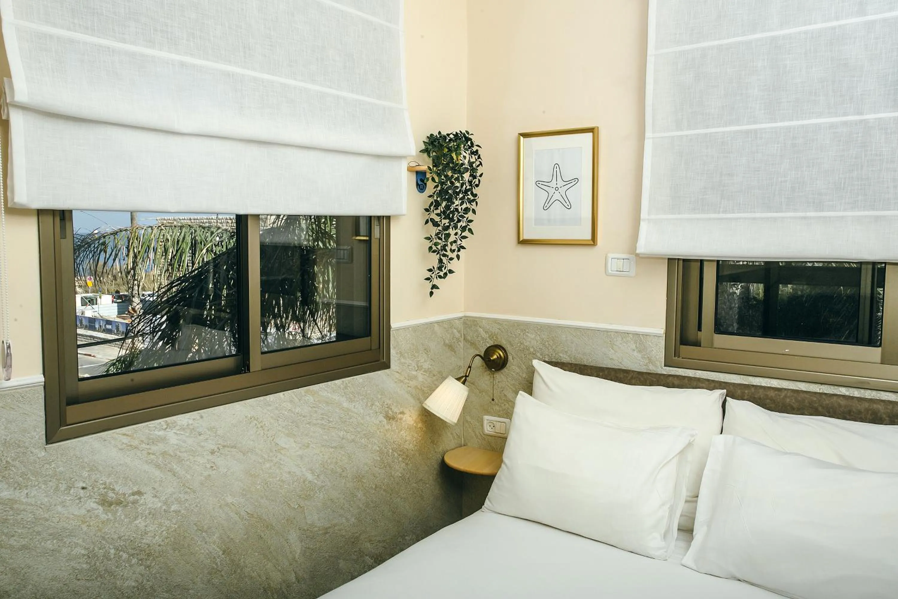 Bedroom, Bed in Domus Bat Galim Hotel