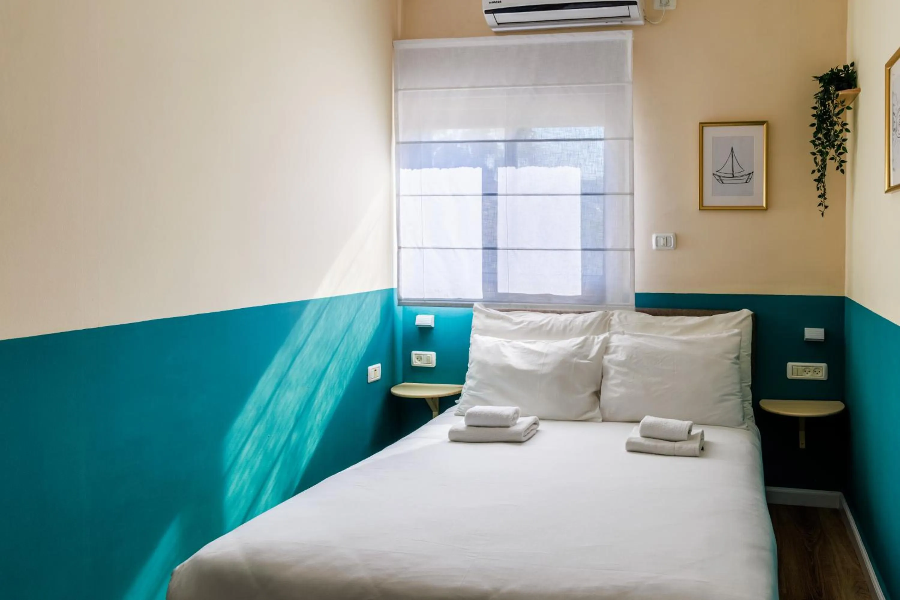 Bedroom, Bed in Domus Bat Galim Hotel