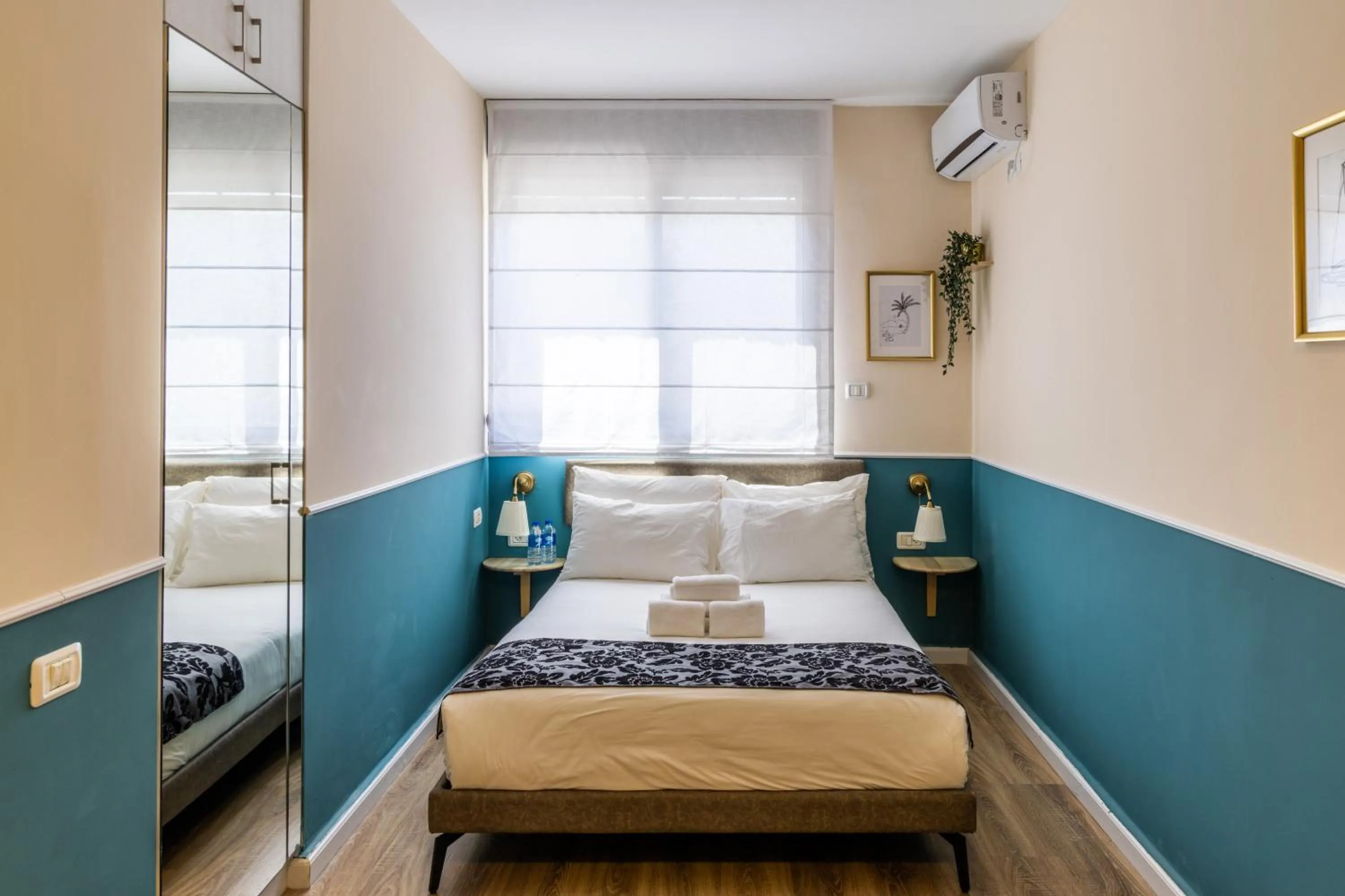 Bedroom, Bed in Domus Bat Galim Hotel