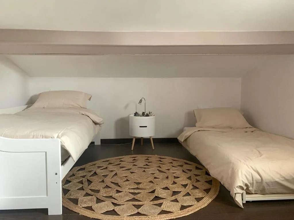 LA VILLA DES AMES LIEES