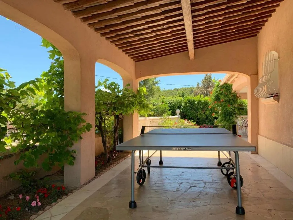 LA VILLA DES AMES LIEES