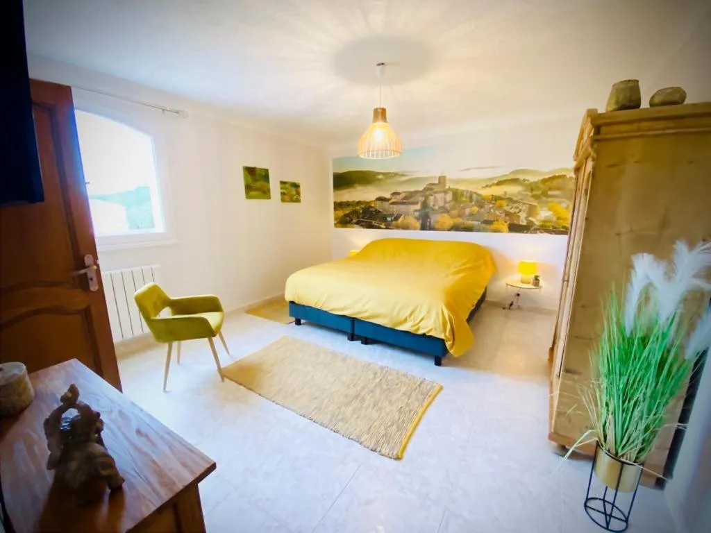 LA VILLA DES AMES LIEES