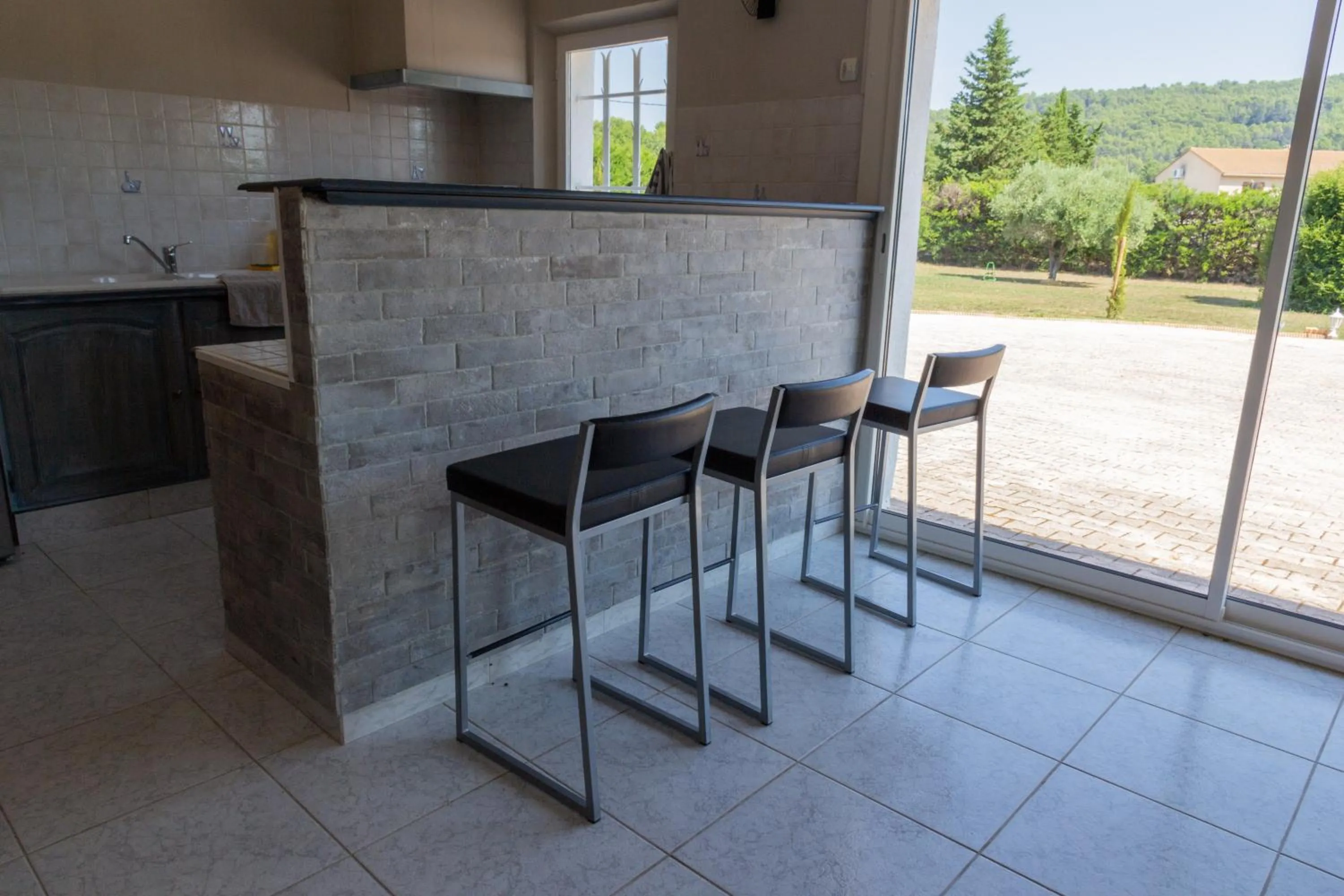 LA VILLA DES AMES LIEES