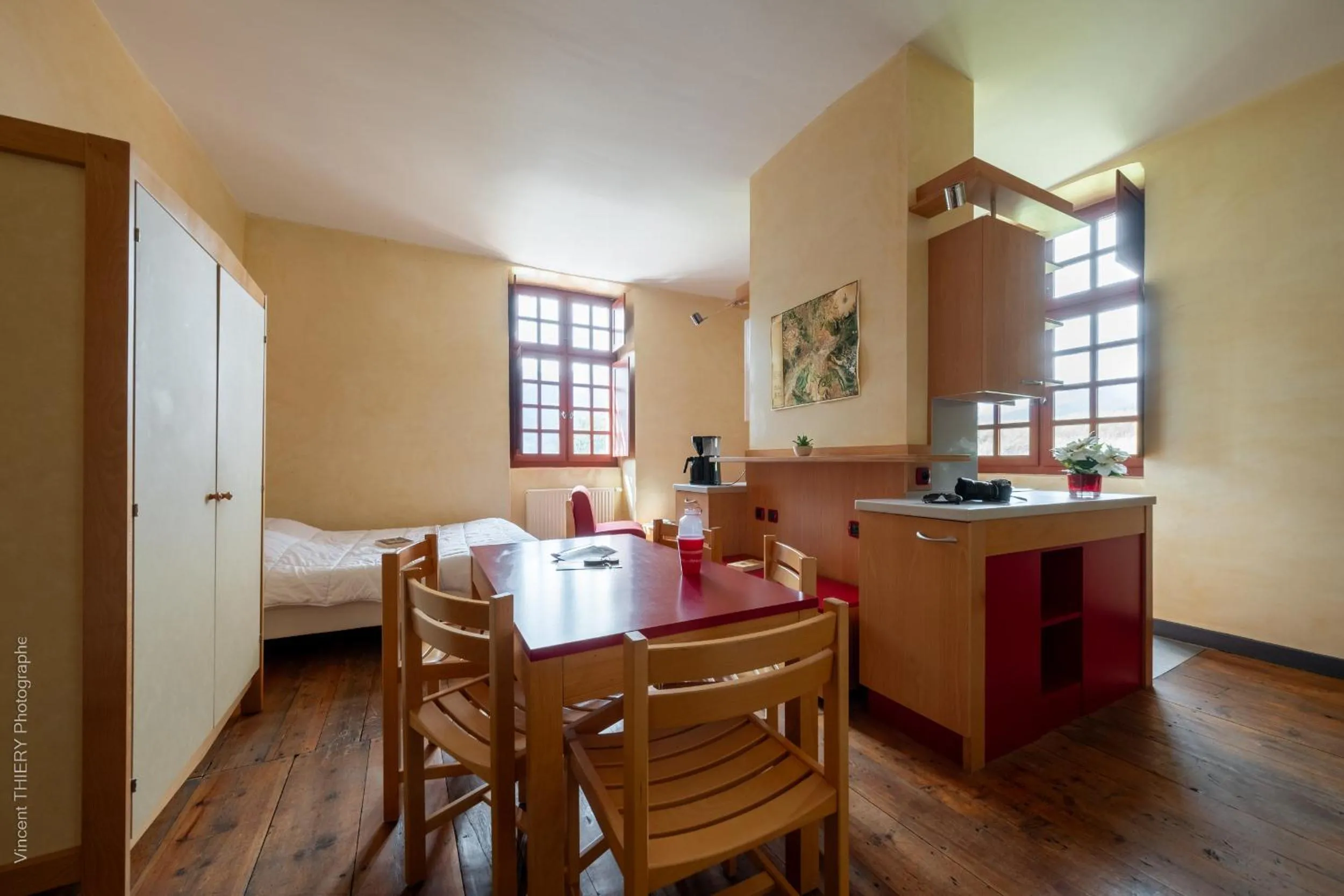 Living room, Bed in Le Pavillon des Officiers