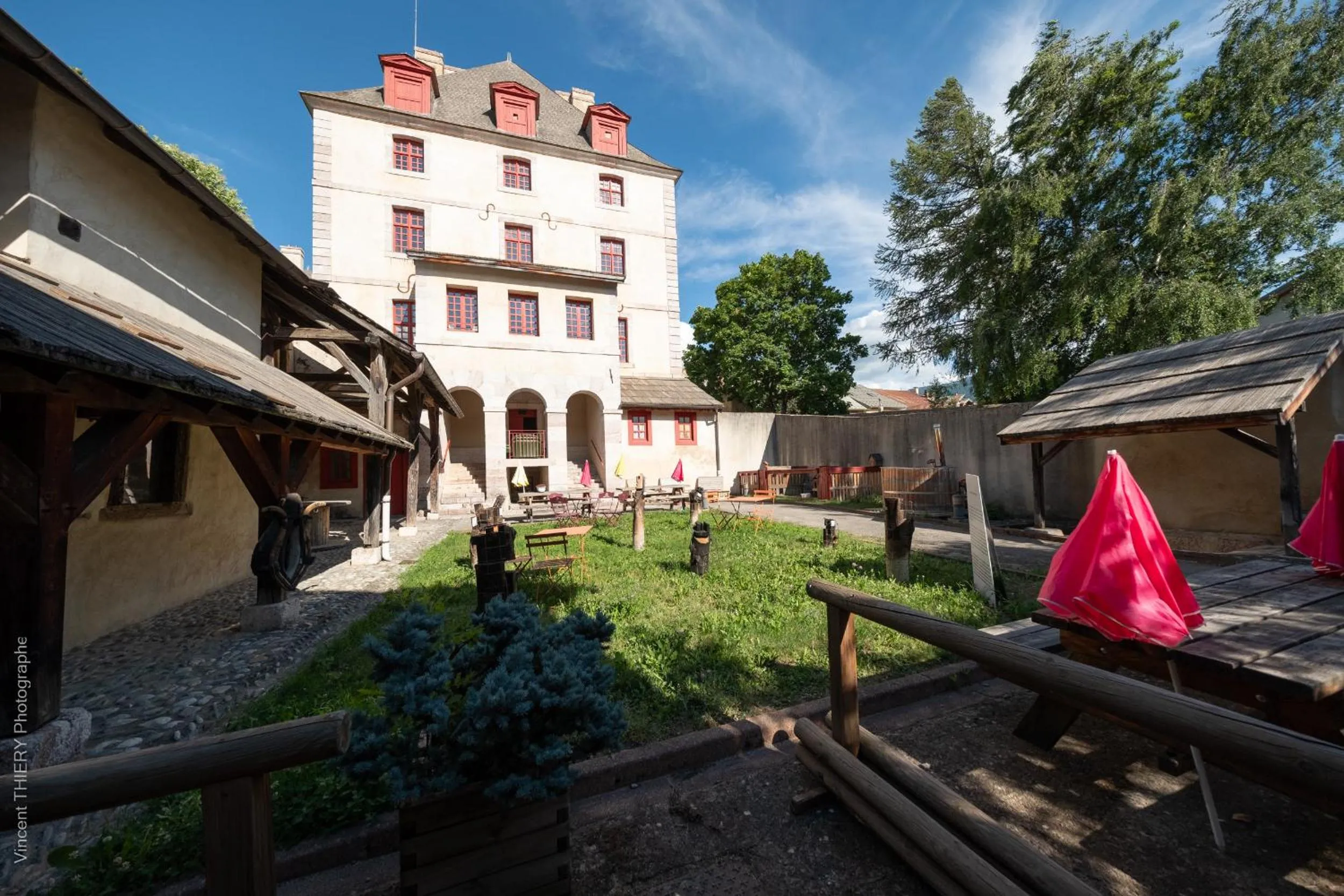 Property building in Le Pavillon des Officiers