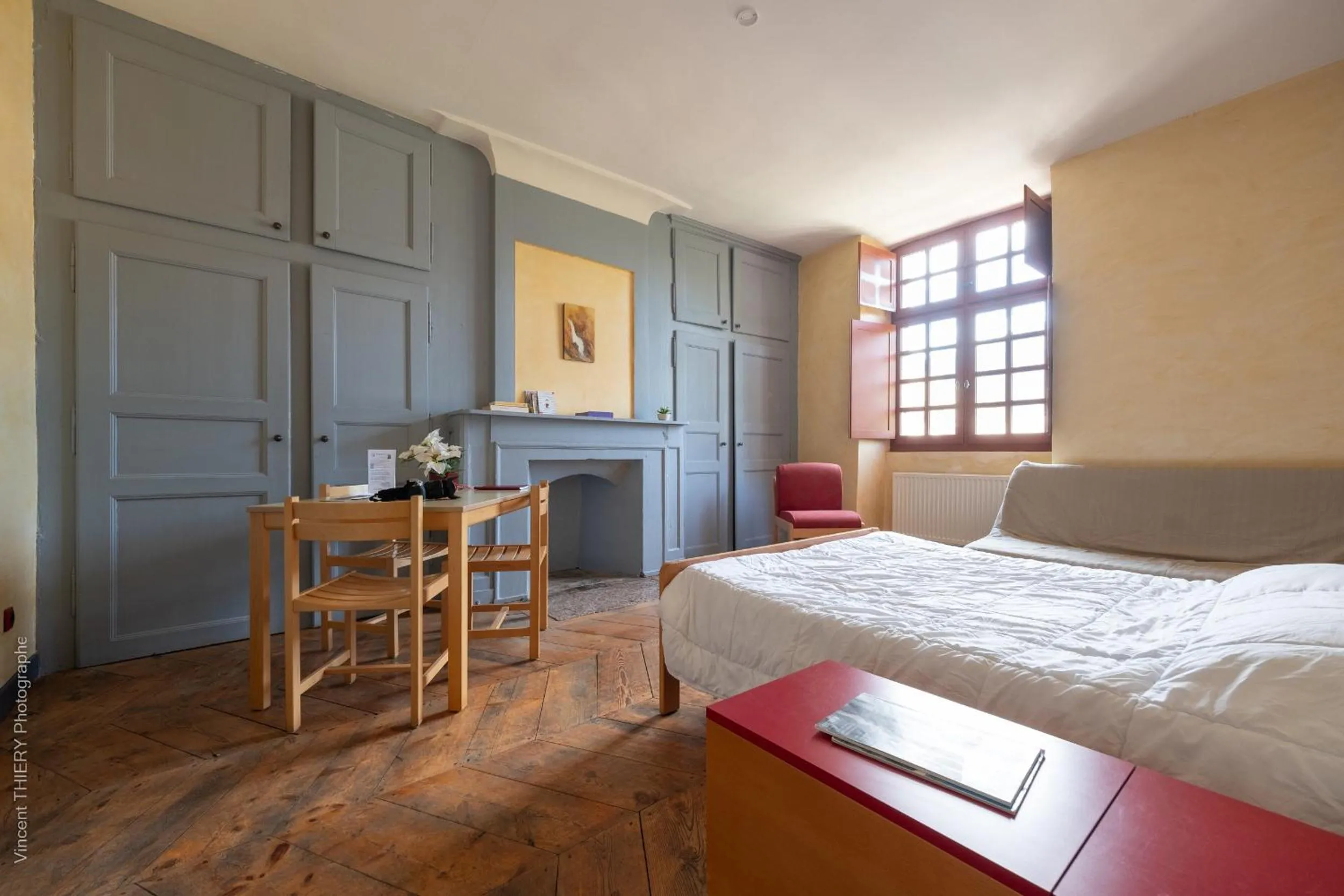 Photo of the whole room, Bed in Le Pavillon des Officiers