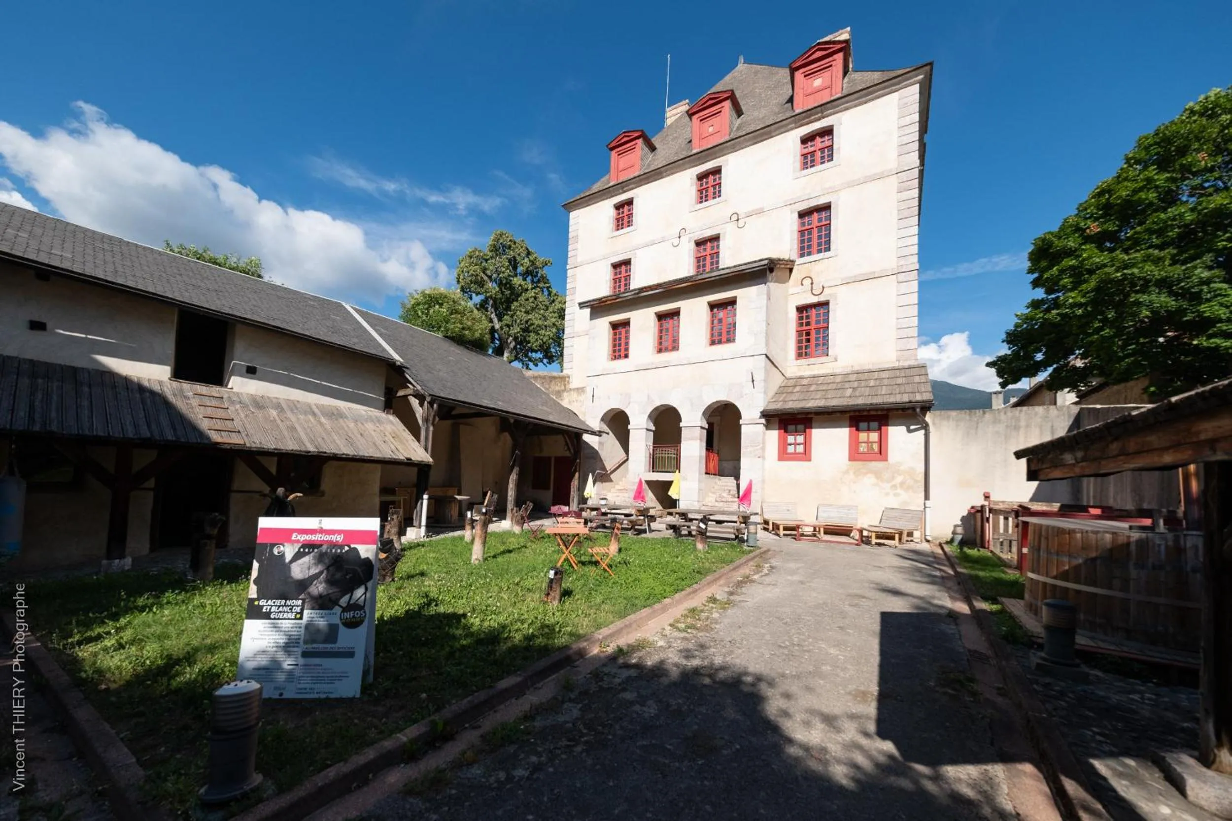 Property building in Le Pavillon des Officiers