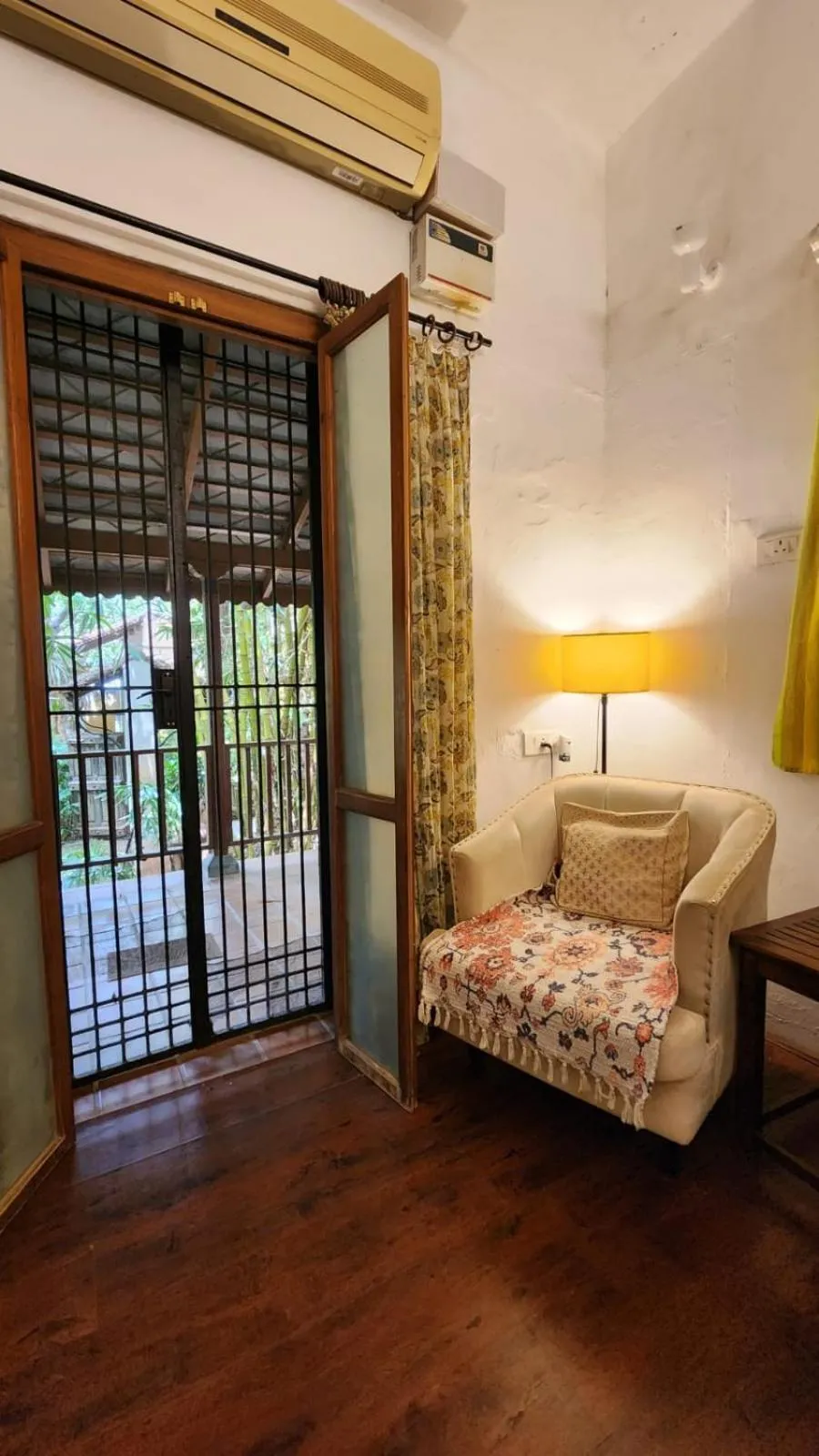 Garden view, Bed in Kariappa House