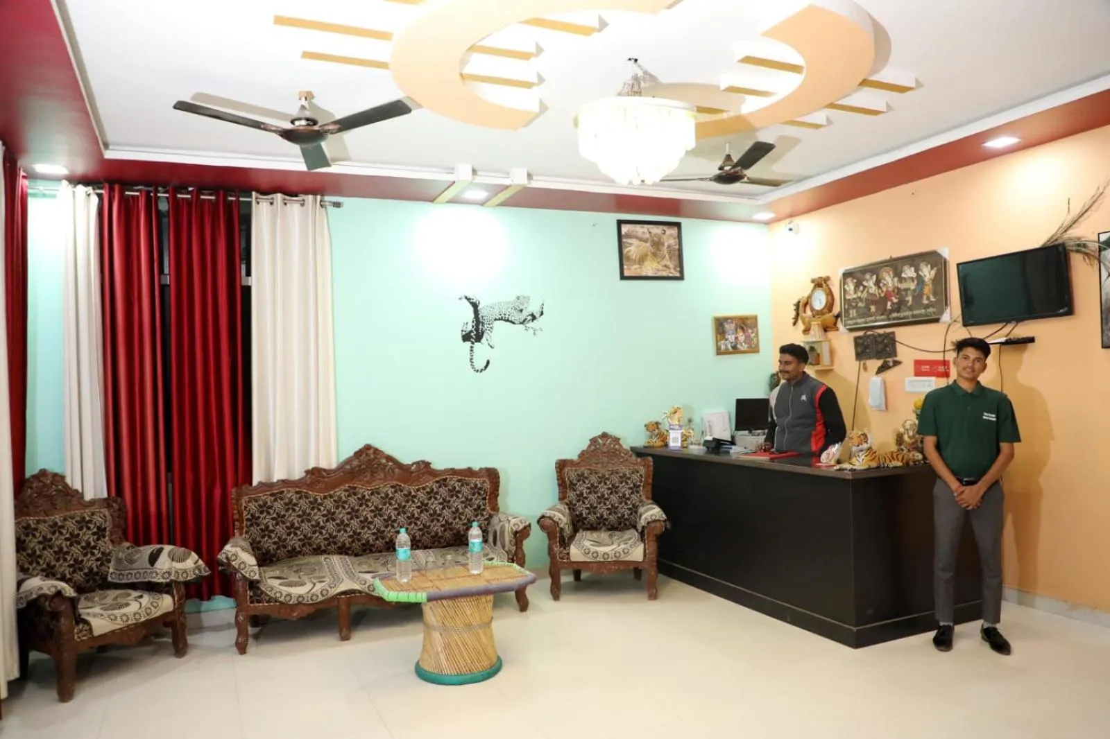 Communal lounge/ TV room in The Forest View Resort