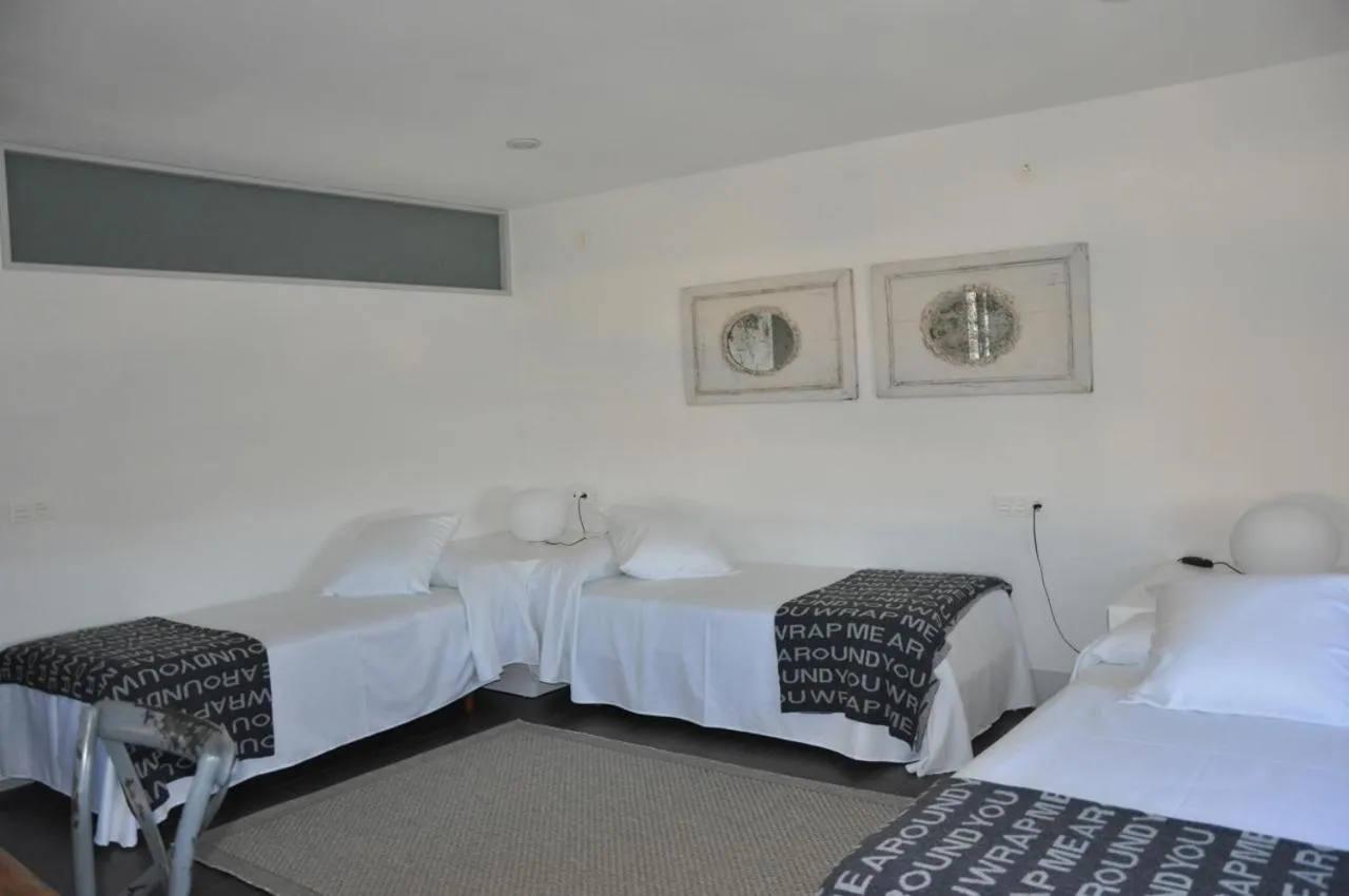 Photo of the whole room in Emebed Posada