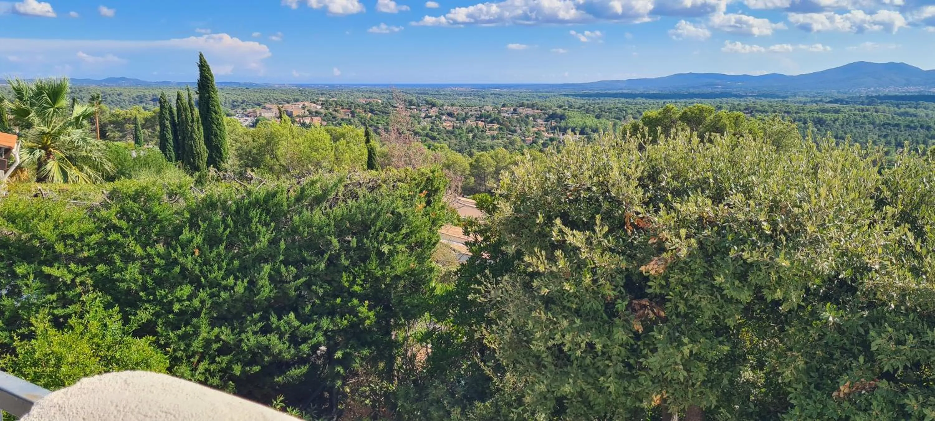 Sea view in Corniche du Paradis
