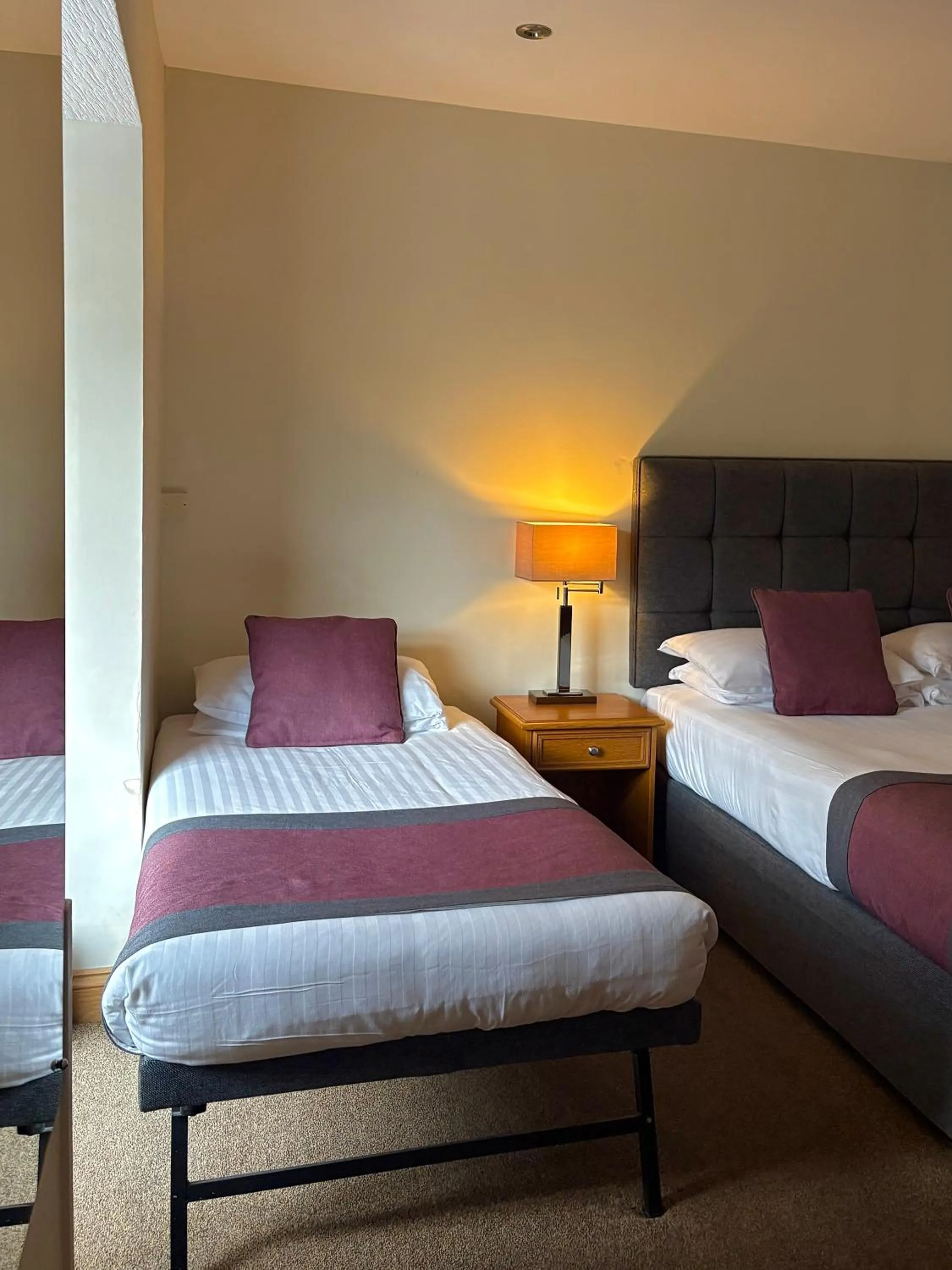 Bedroom, Bed in St. Davids Cross Hotel