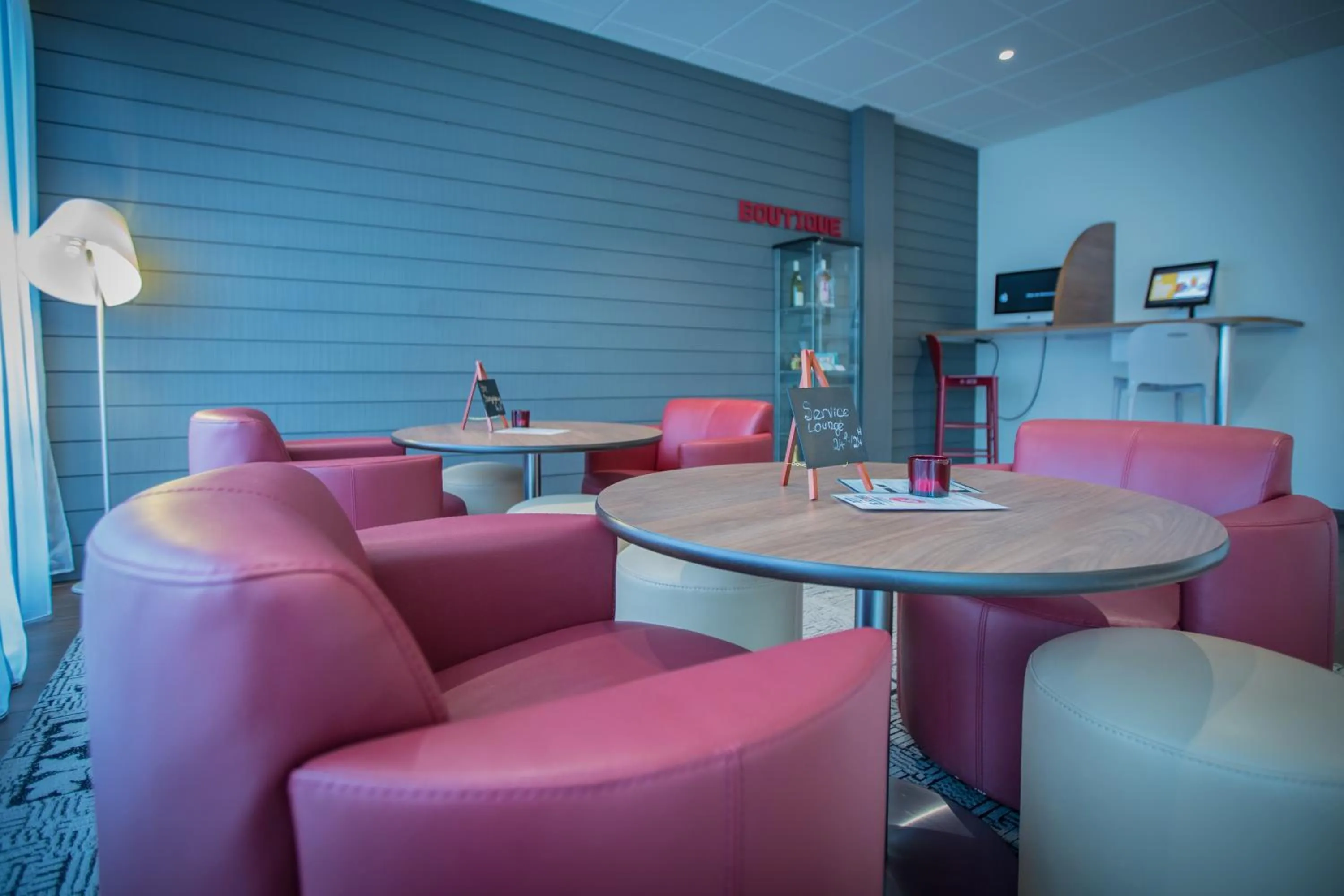 Lounge or bar in Campanile Dijon Congrès Clemenceau