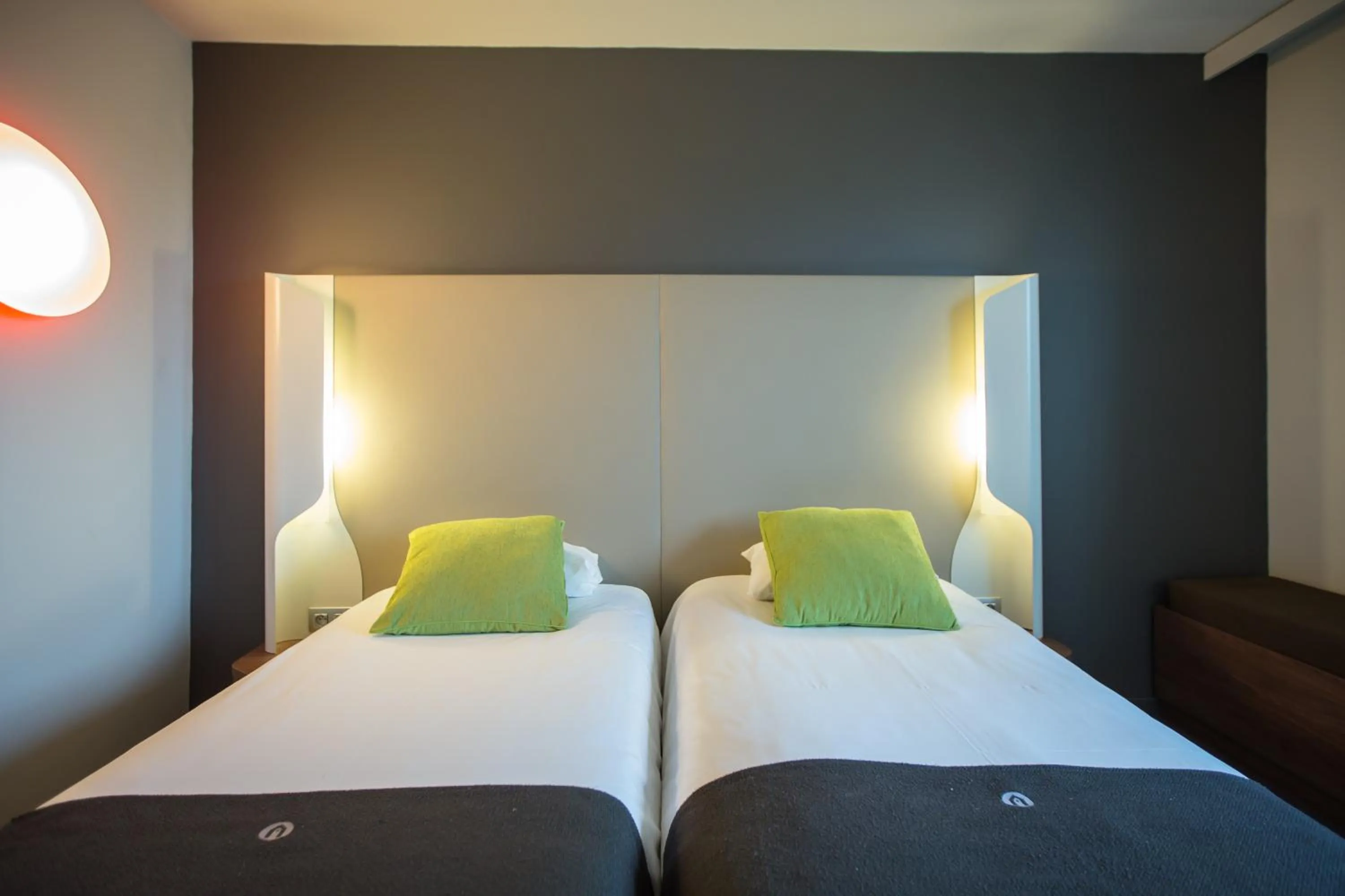 Photo of the whole room, Bed in Campanile Dijon Congrès Clemenceau