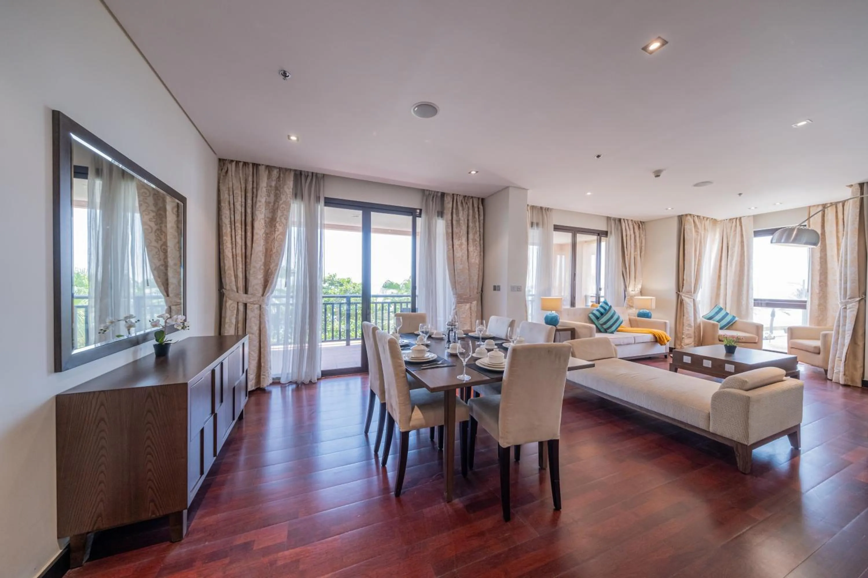 Luxe Getaways Royal Amwaj Palm Jumeirah Resort Apartment Holiday Home