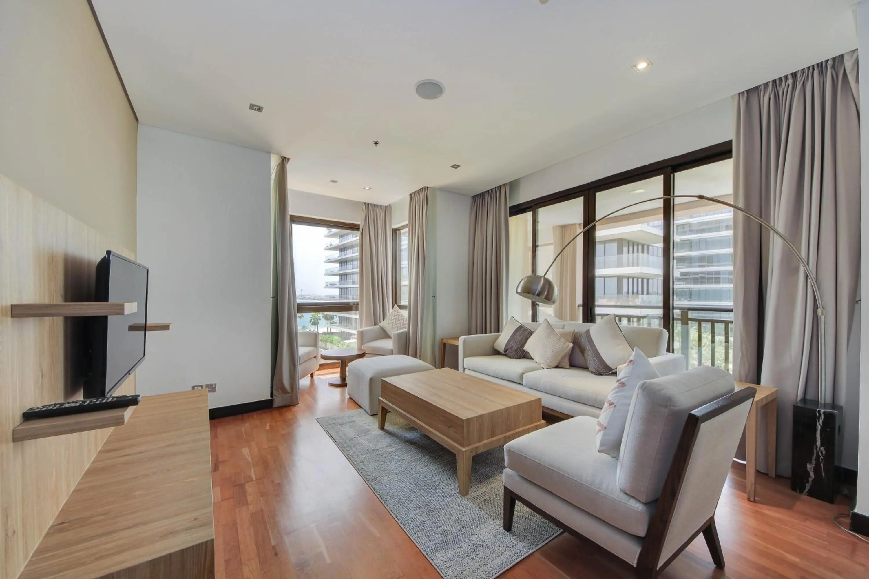 Bed in Luxe Getaways Royal Amwaj Palm Jumeirah Resort Apartment Holiday Home