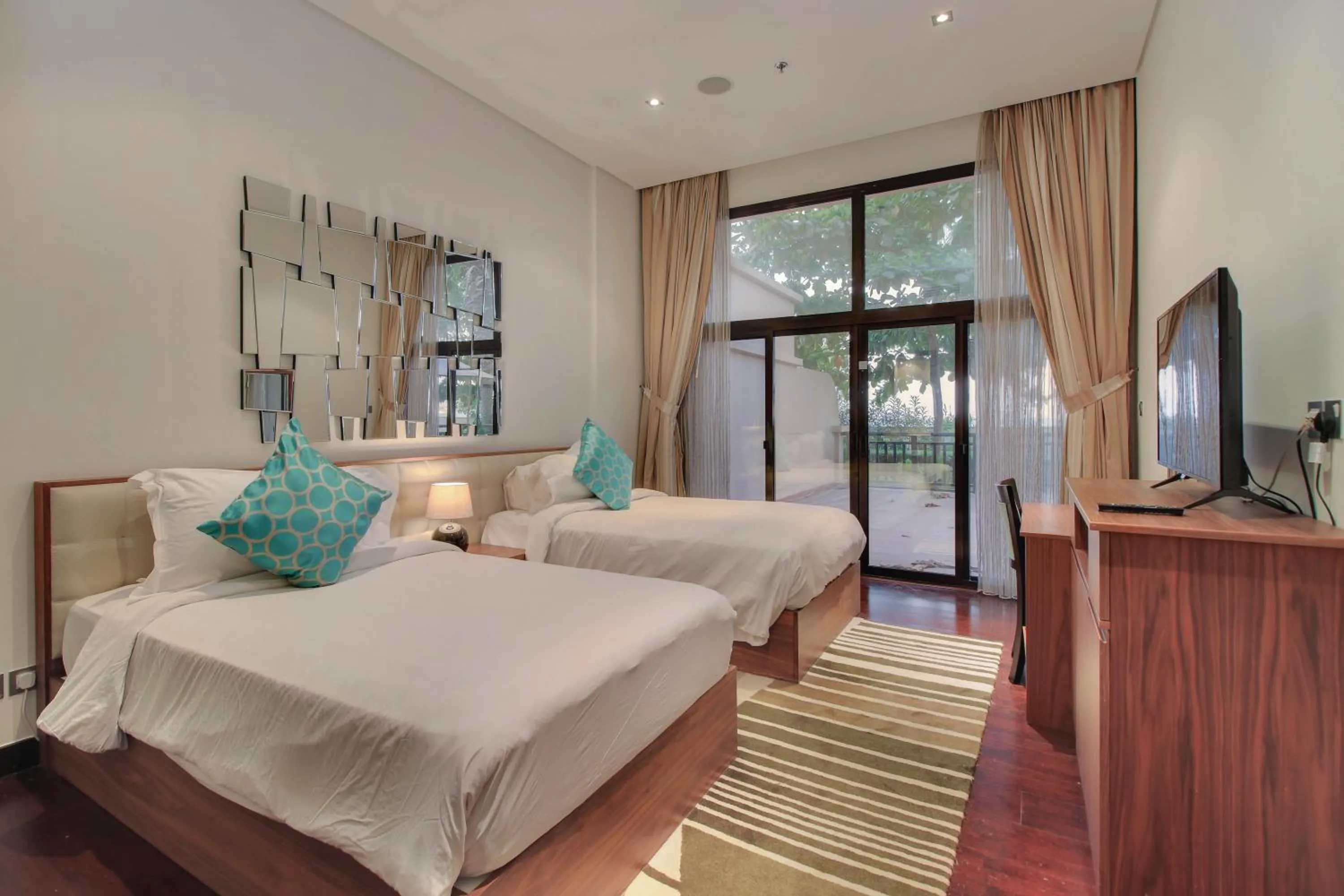 Bed in Luxe Getaways Royal Amwaj Palm Jumeirah Resort Apartment Holiday Home