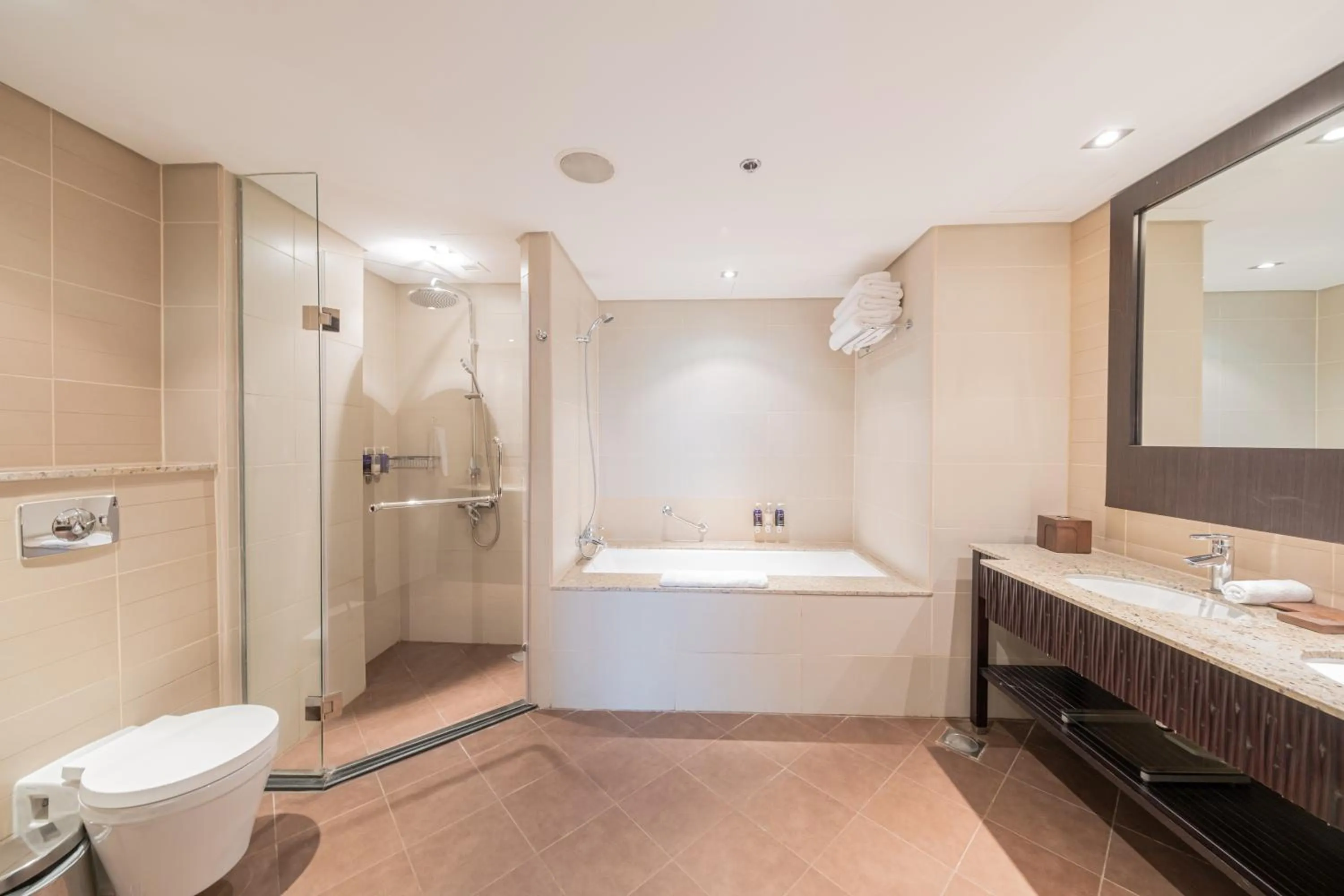 Luxe Getaways Royal Amwaj Palm Jumeirah Resort Apartment Holiday Home