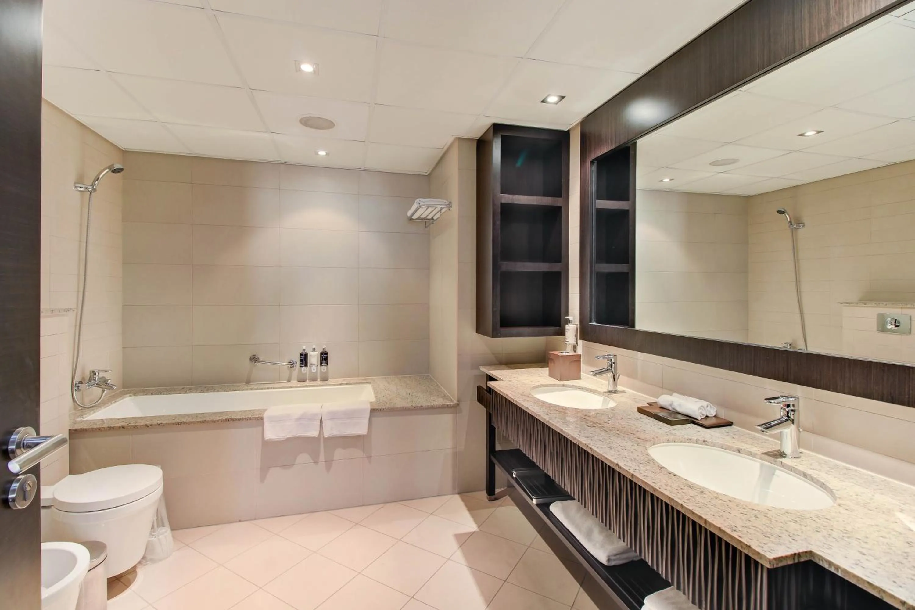 Luxe Getaways Royal Amwaj Palm Jumeirah Resort Apartment Holiday Home