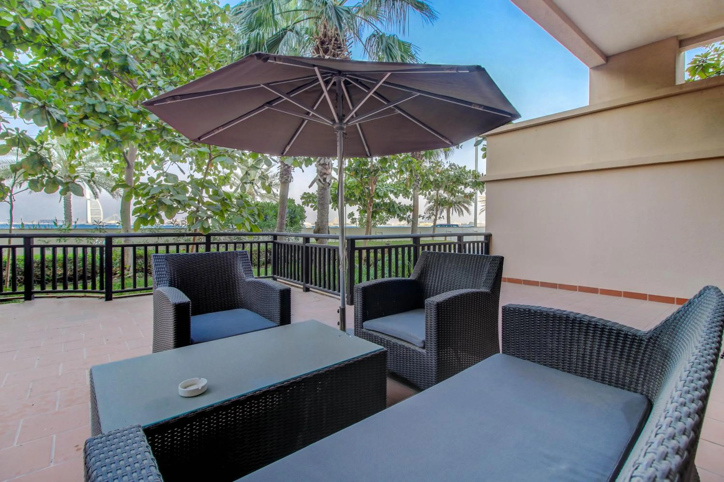 Luxe Getaways Royal Amwaj Palm Jumeirah Resort Apartment Holiday Home