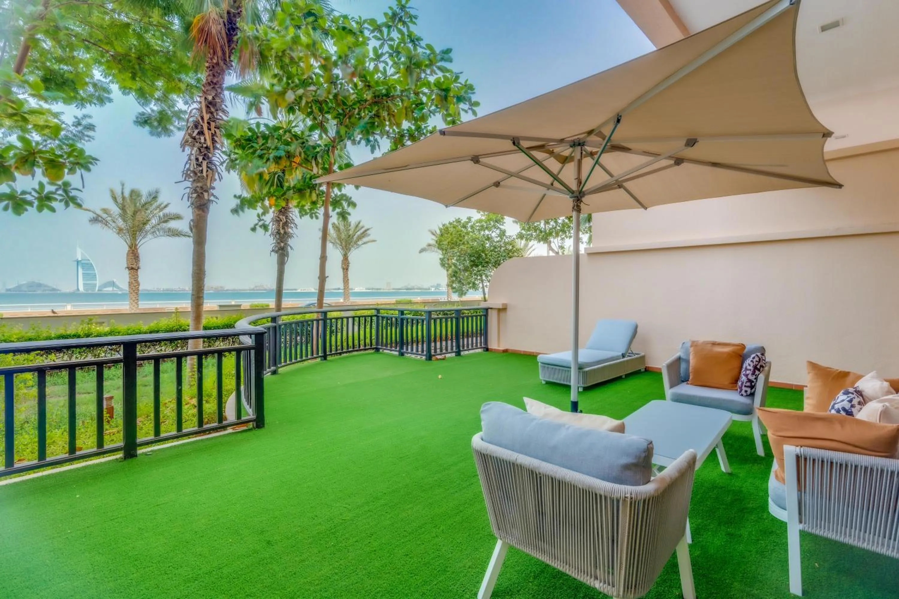 Luxe Getaways Royal Amwaj Palm Jumeirah Resort Apartment Holiday Home