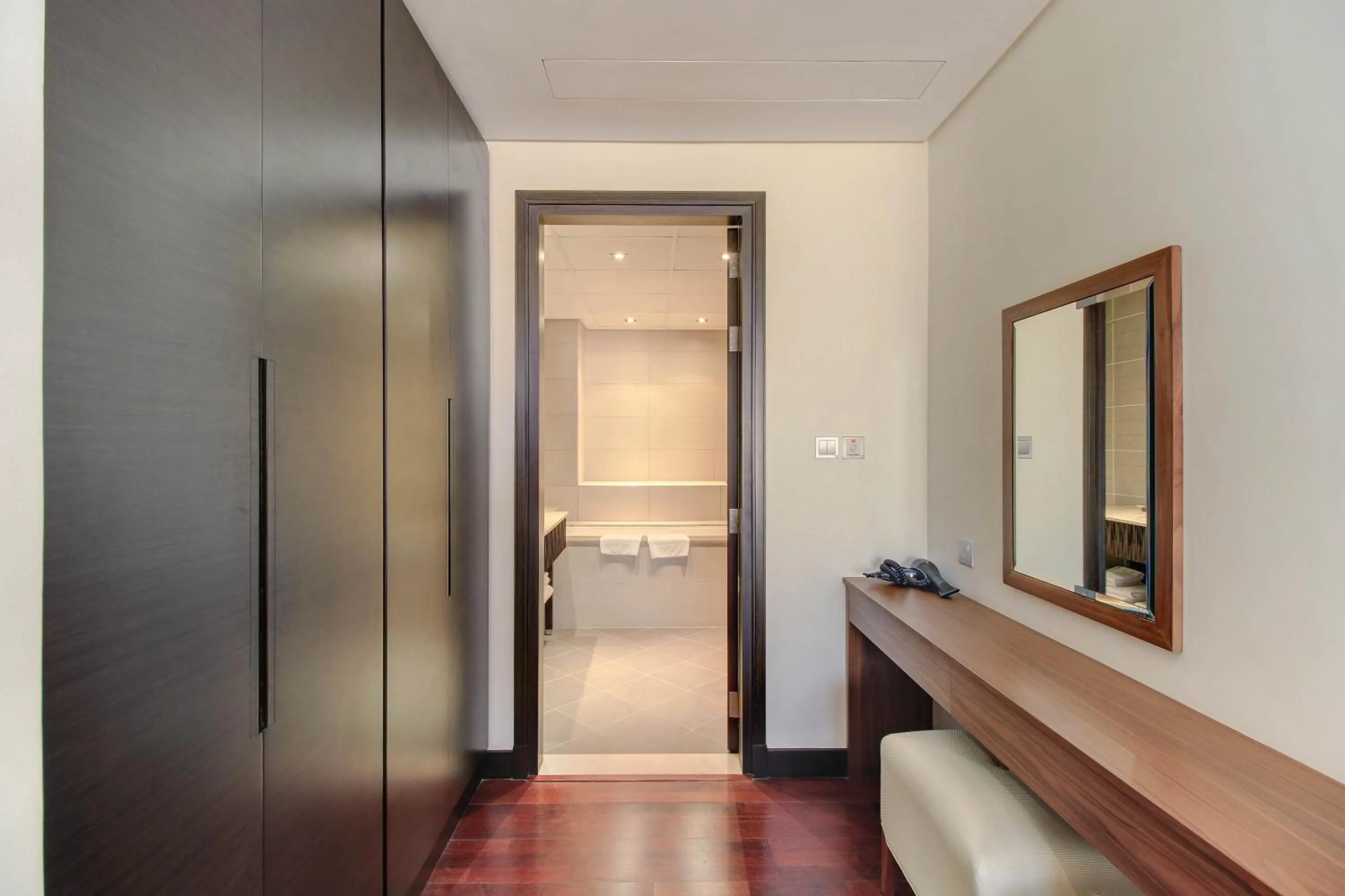 Luxe Getaways Royal Amwaj Palm Jumeirah Resort Apartment Holiday Home