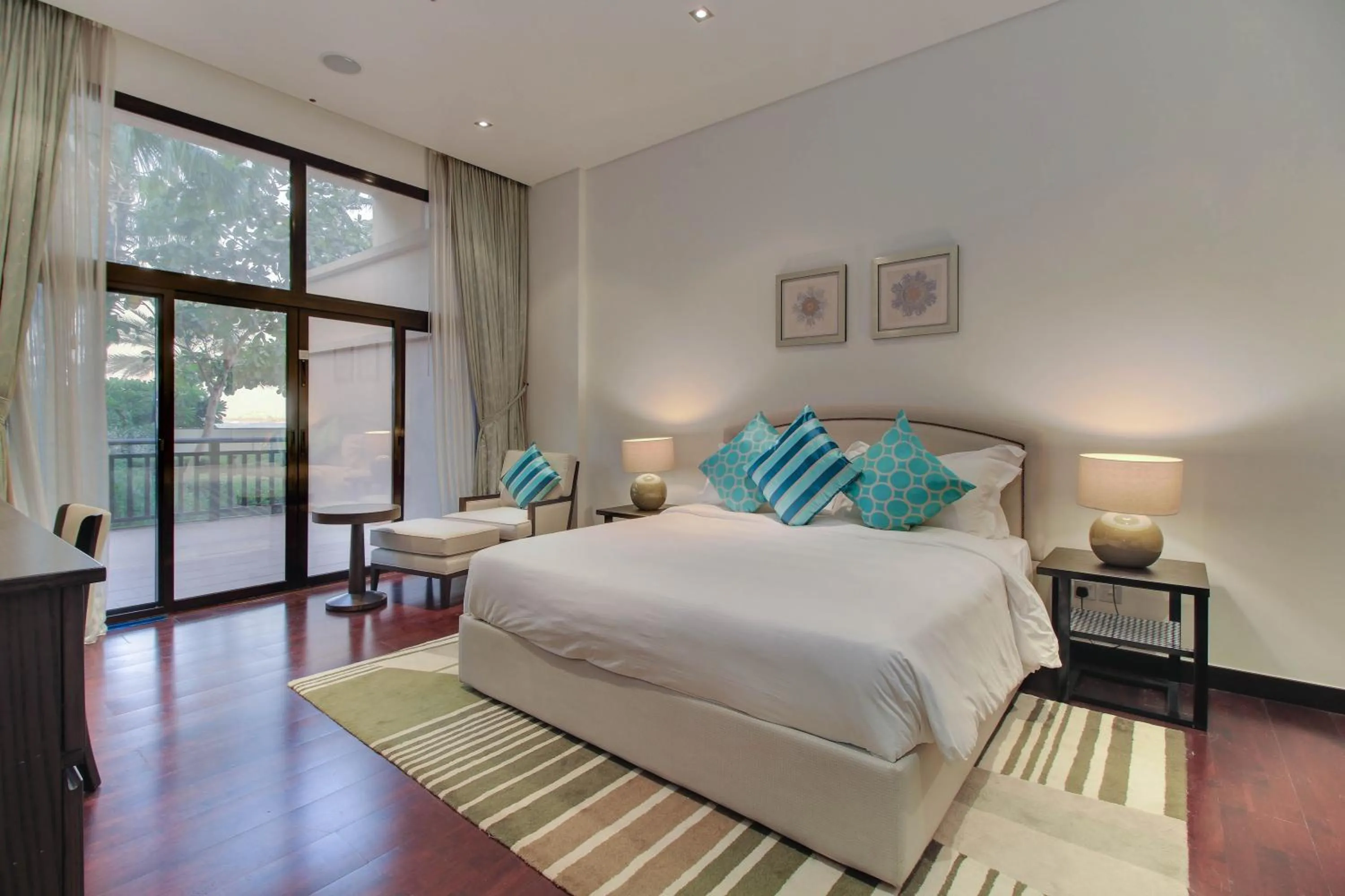 Bed in Luxe Getaways Royal Amwaj Palm Jumeirah Resort Apartment Holiday Home
