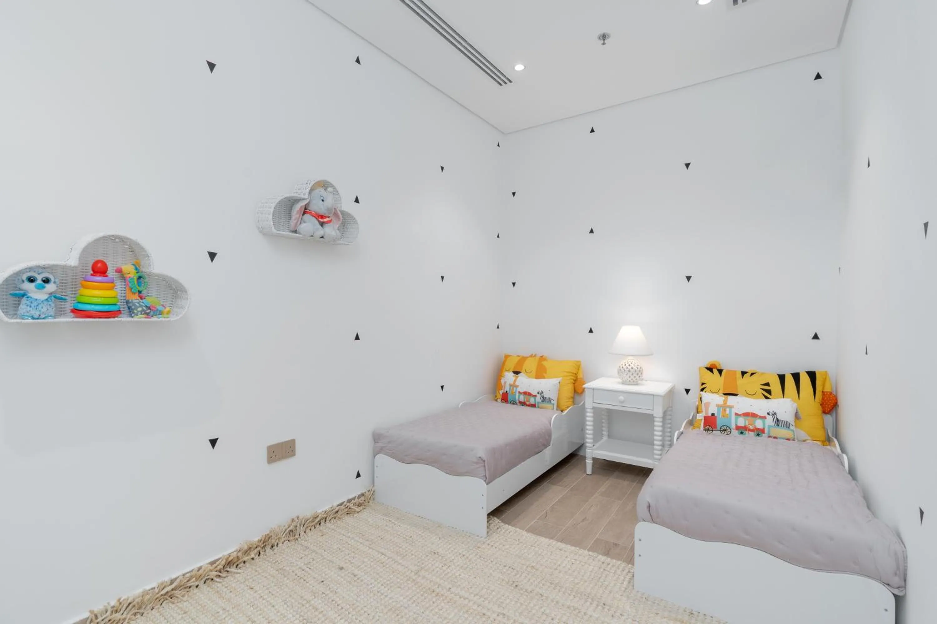 Bed in Luxe Getaways Royal Amwaj Palm Jumeirah Resort Apartment Holiday Home