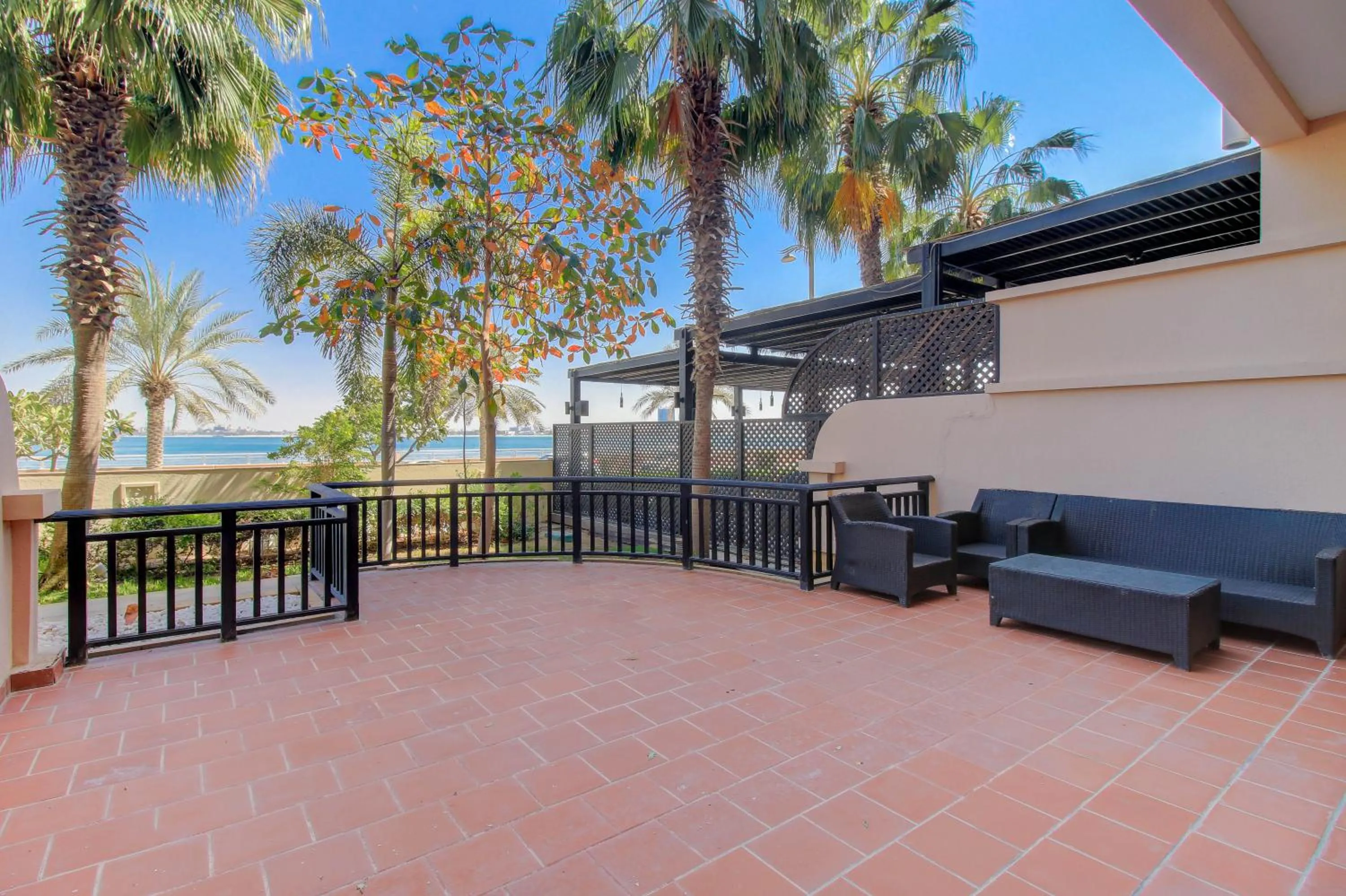 Luxe Getaways Royal Amwaj Palm Jumeirah Resort Apartment Holiday Home