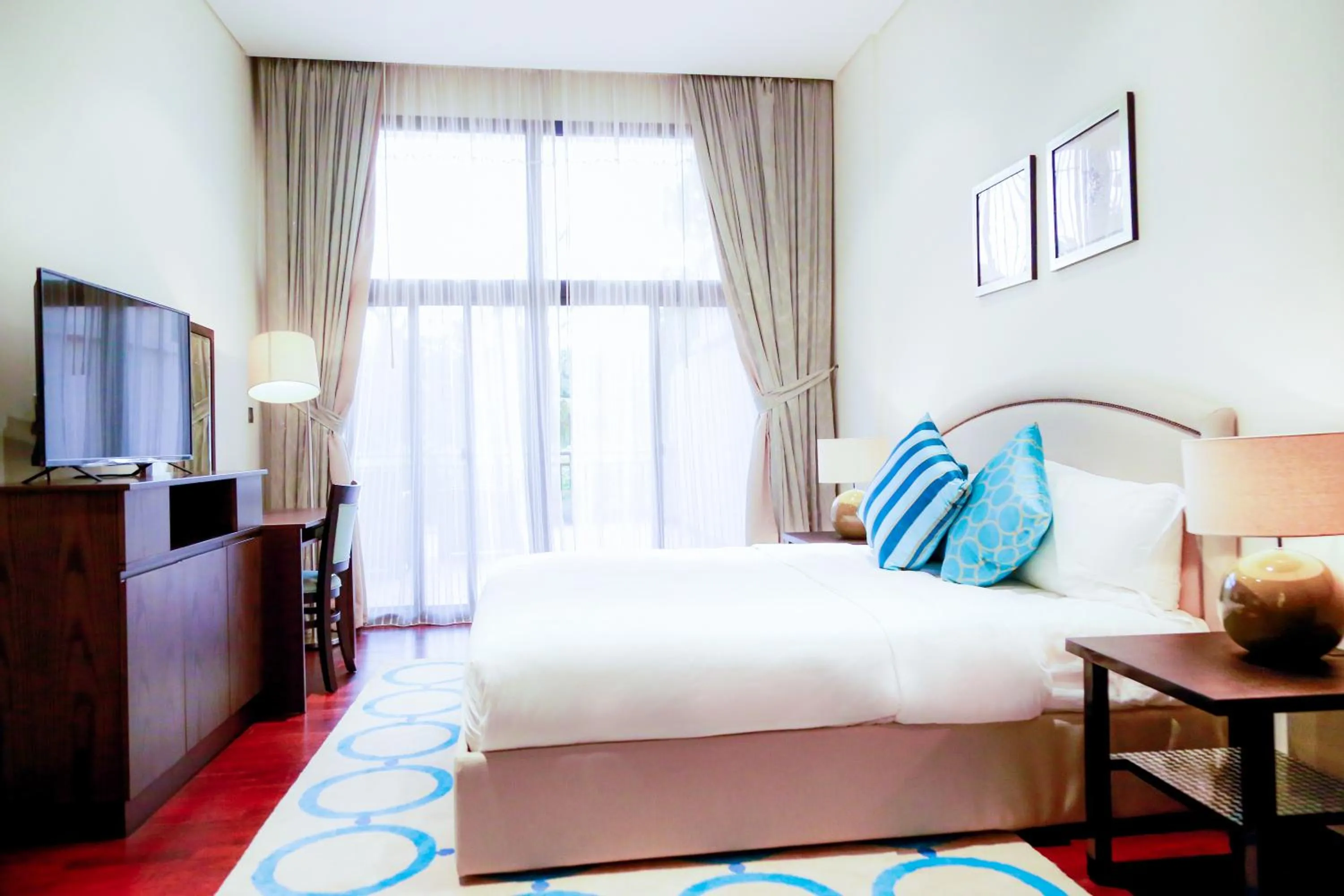 Bed in Luxe Getaways Royal Amwaj Palm Jumeirah Resort Apartment Holiday Home