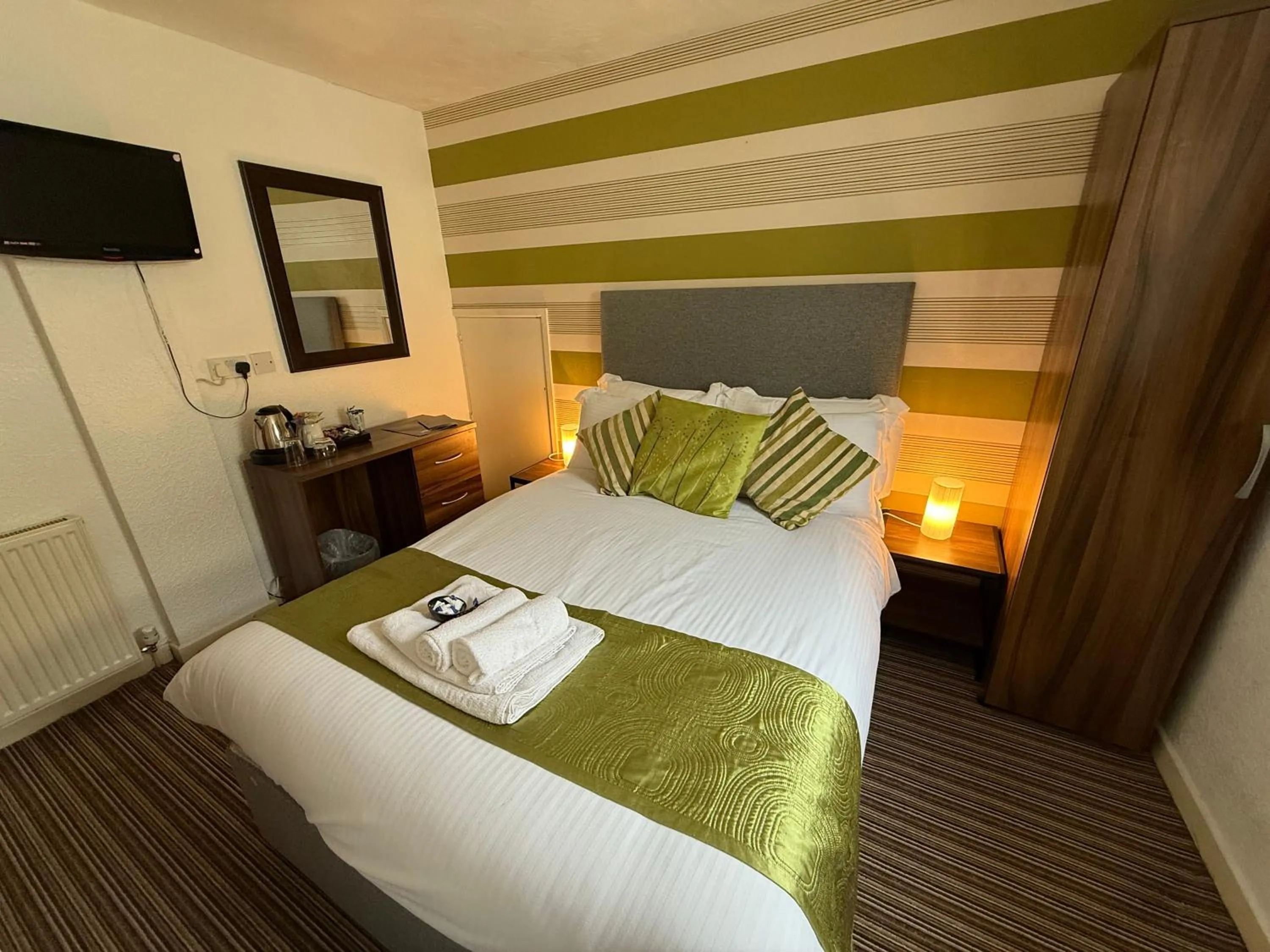 Bed in Delovely Hotel