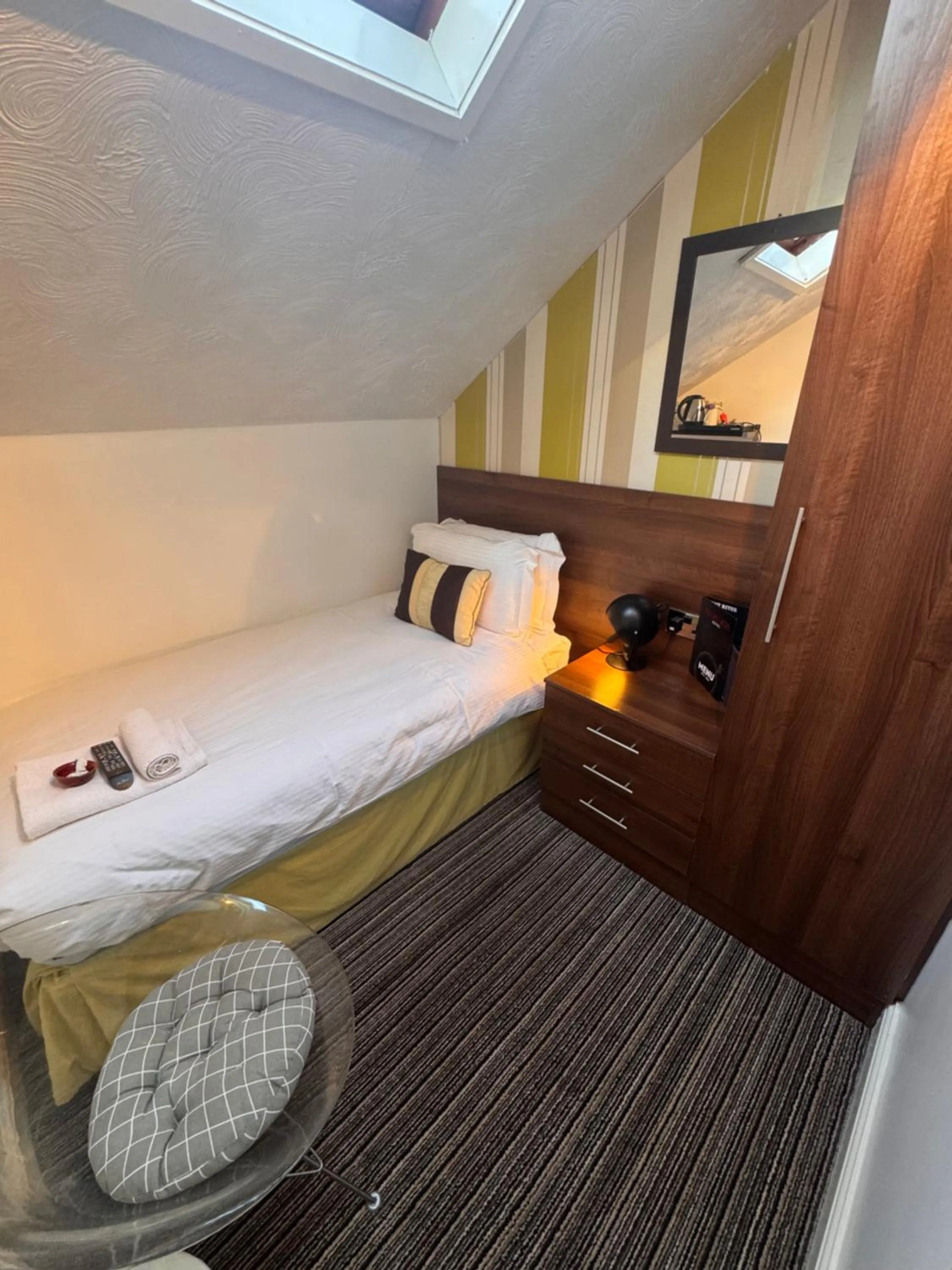 Bed in Delovely Hotel