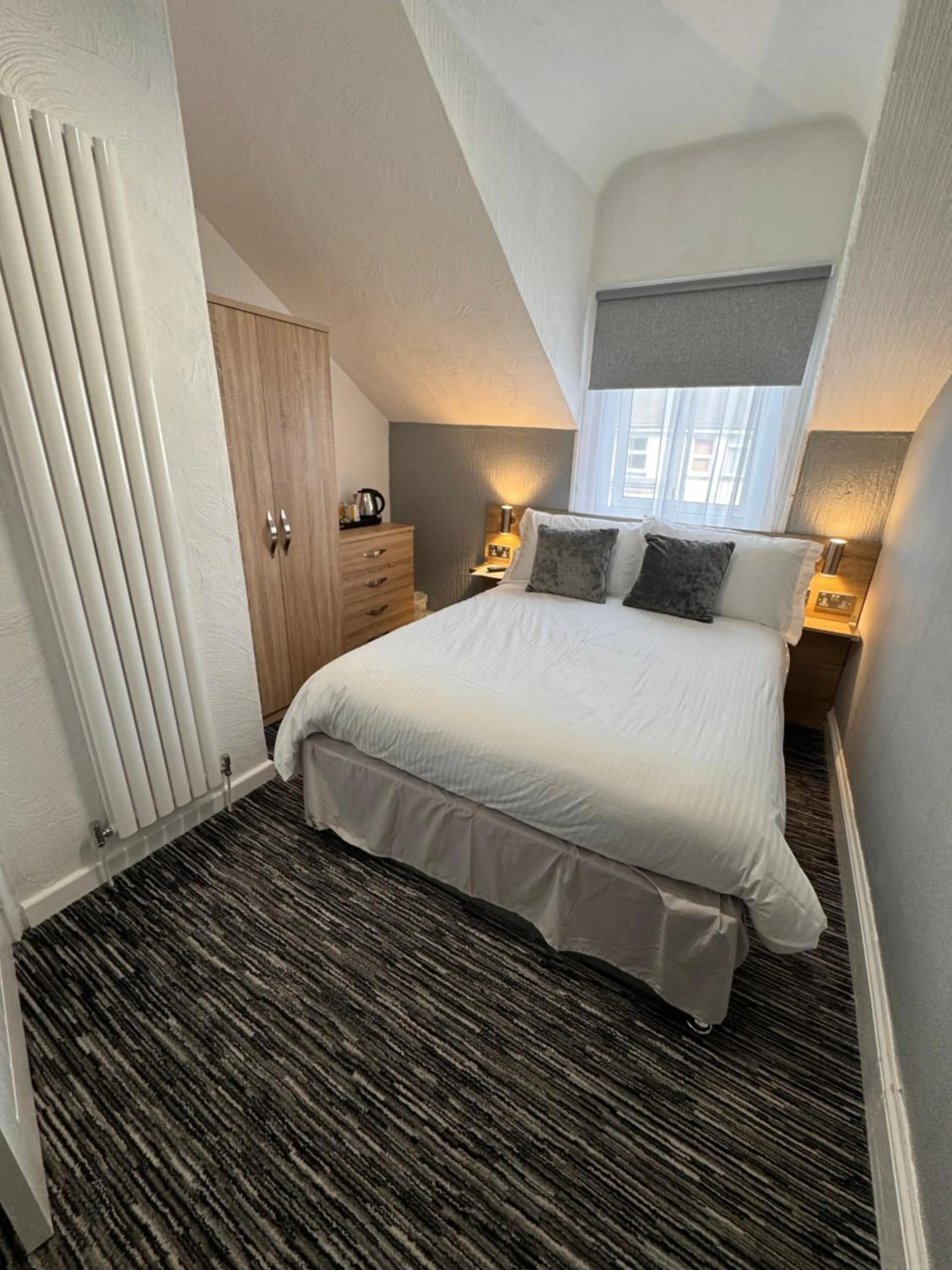 Bed in Delovely Hotel