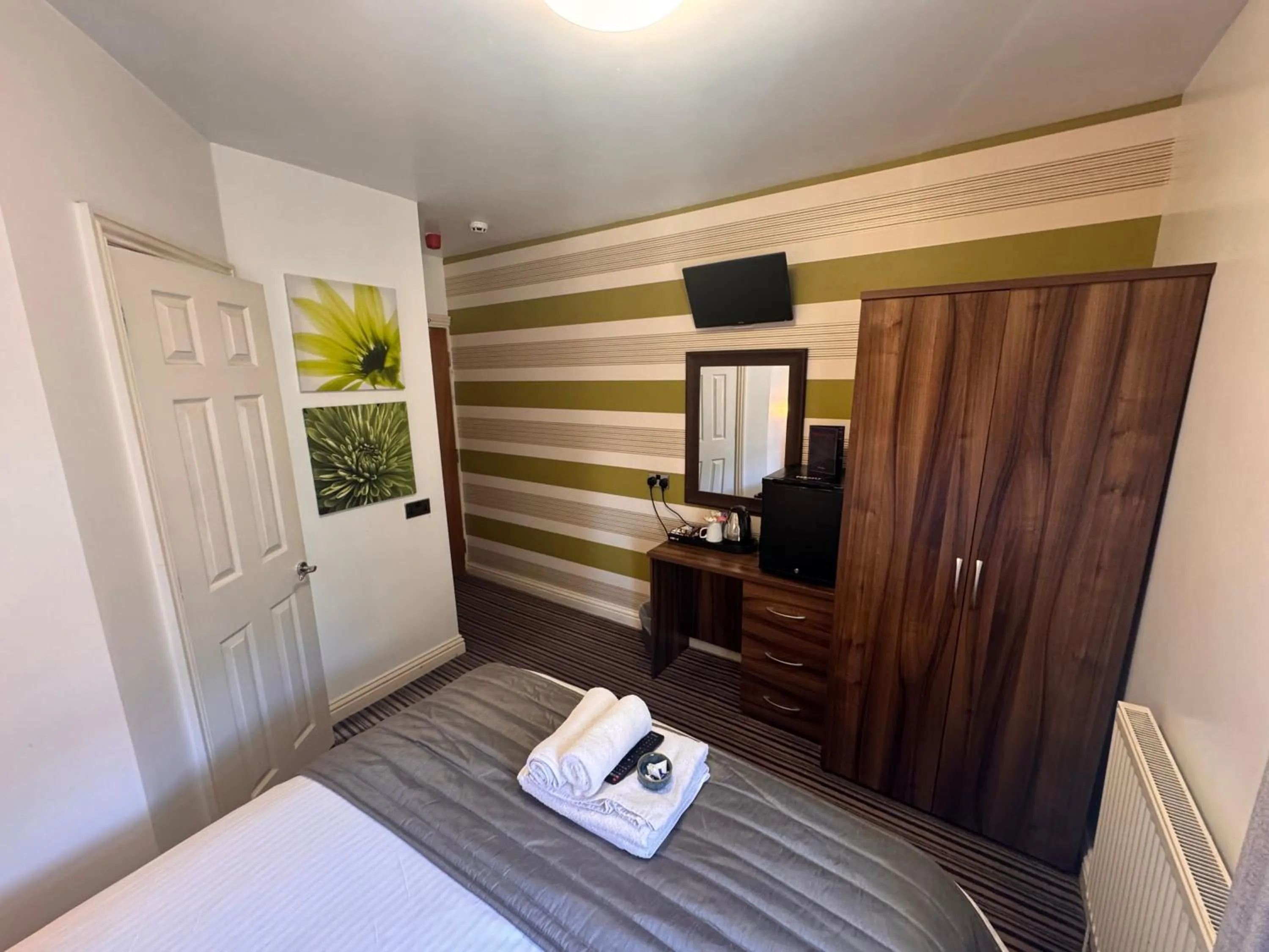 Bed in Delovely Hotel