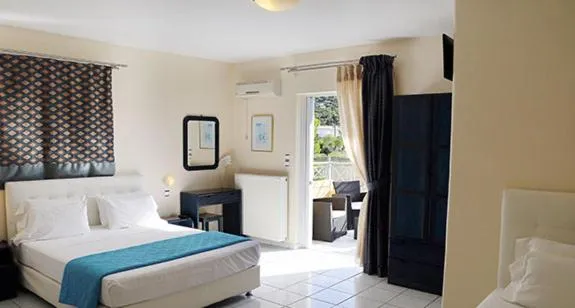 Photo of the whole room, Bed in Peri's Hotel