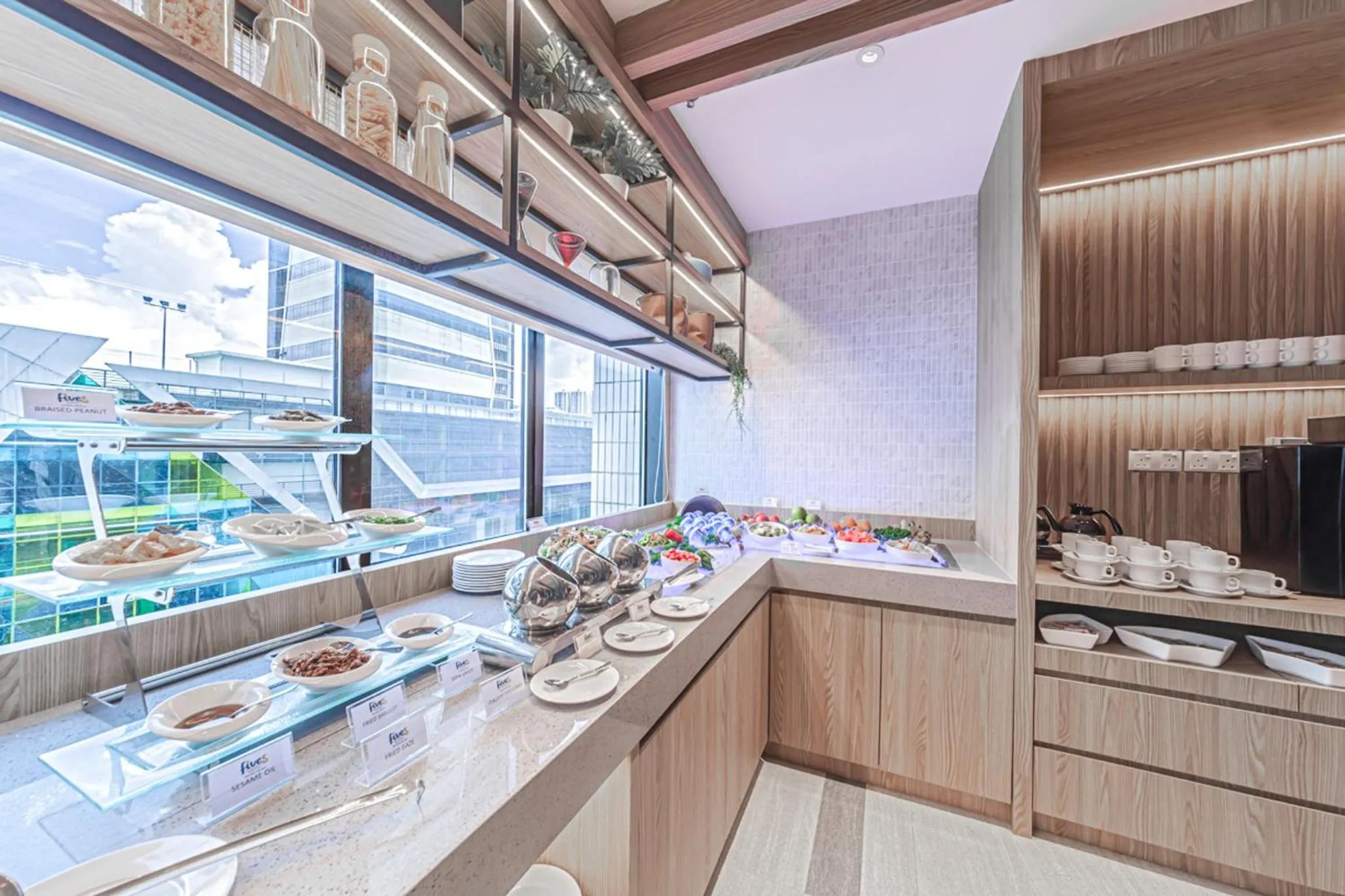 Restaurant/places to eat in Fives Hotel Johor Bahru City Centre