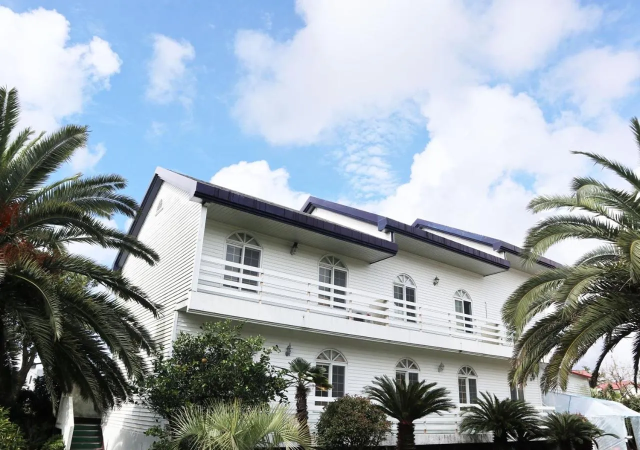 Facade/entrance in Jeju Resortel